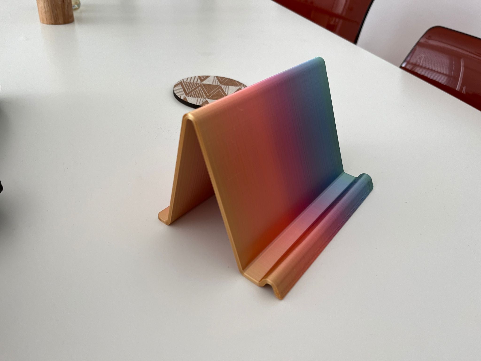 iPad stand with 115-degree angle and 13mm non-slip base