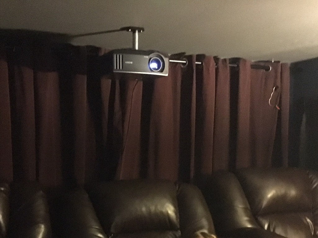 Projector Ceiling Mount – Robust and Adjustable Mounting