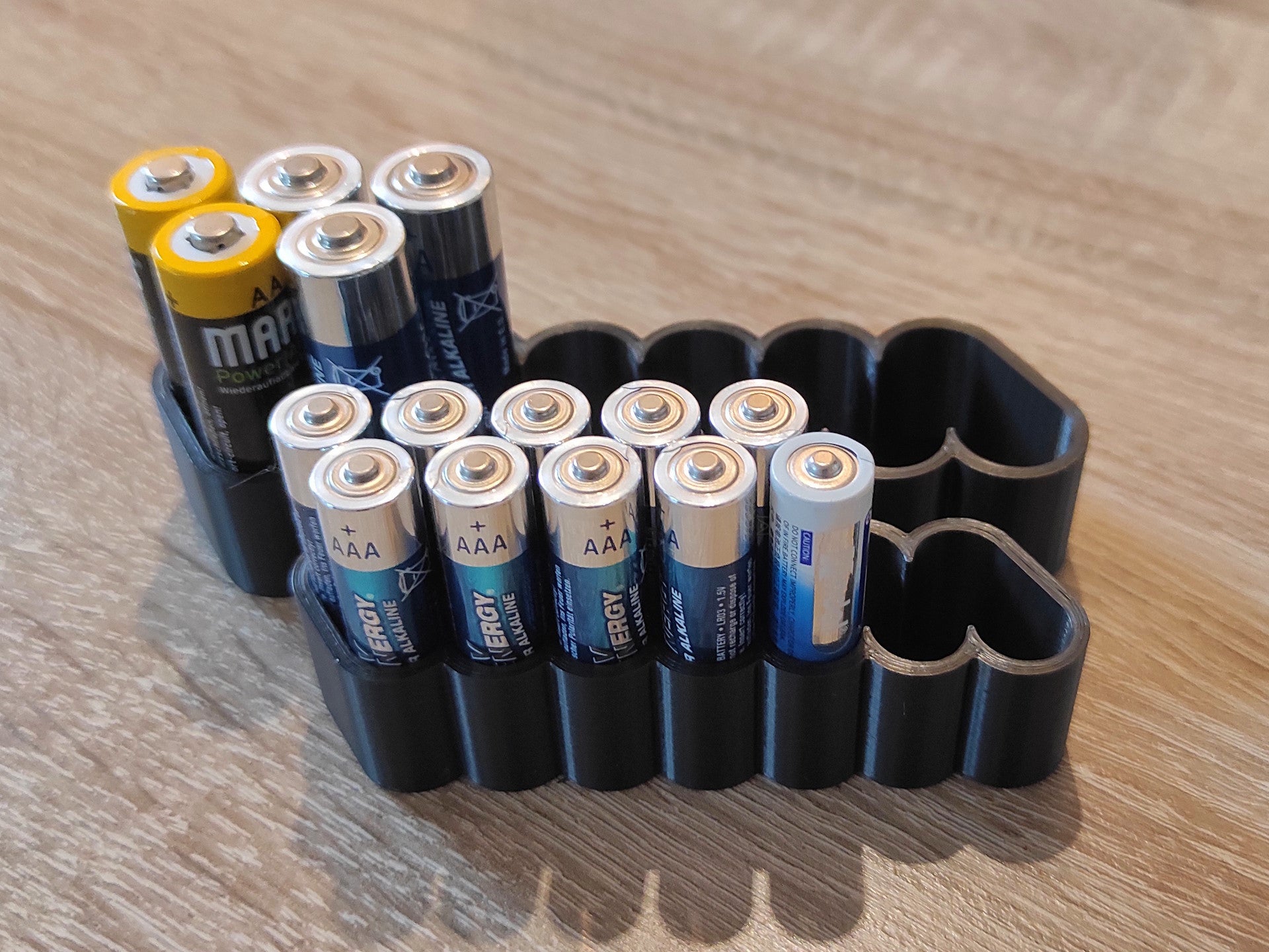 Battery holder for AA and AAA batteries