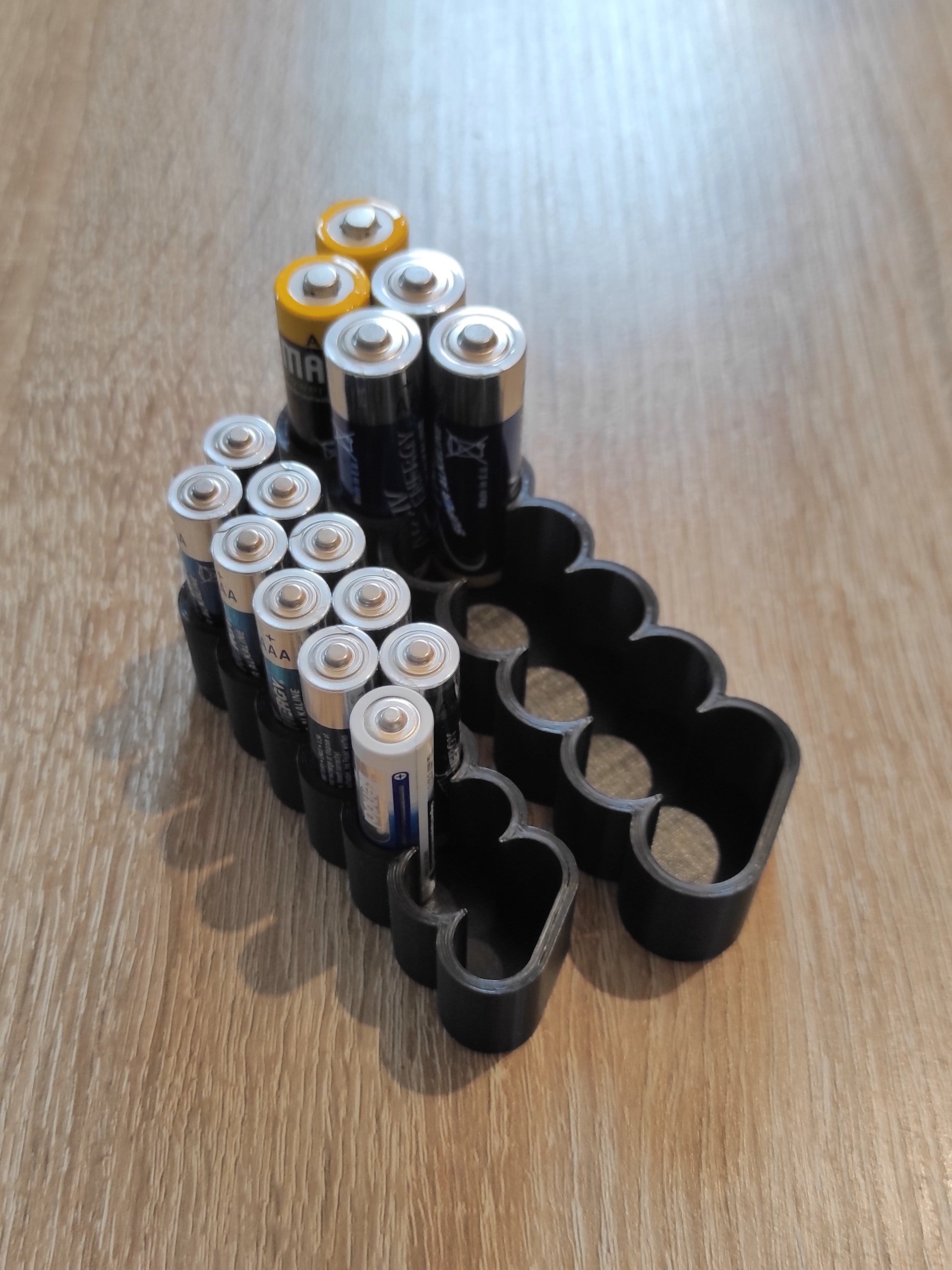Battery holder for AA and AAA batteries