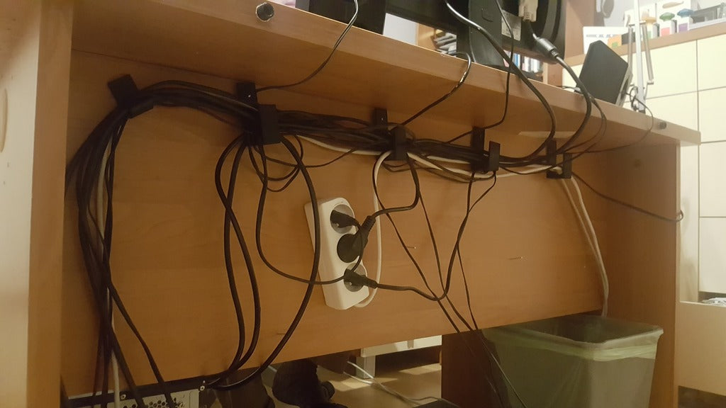 Simple cable holder