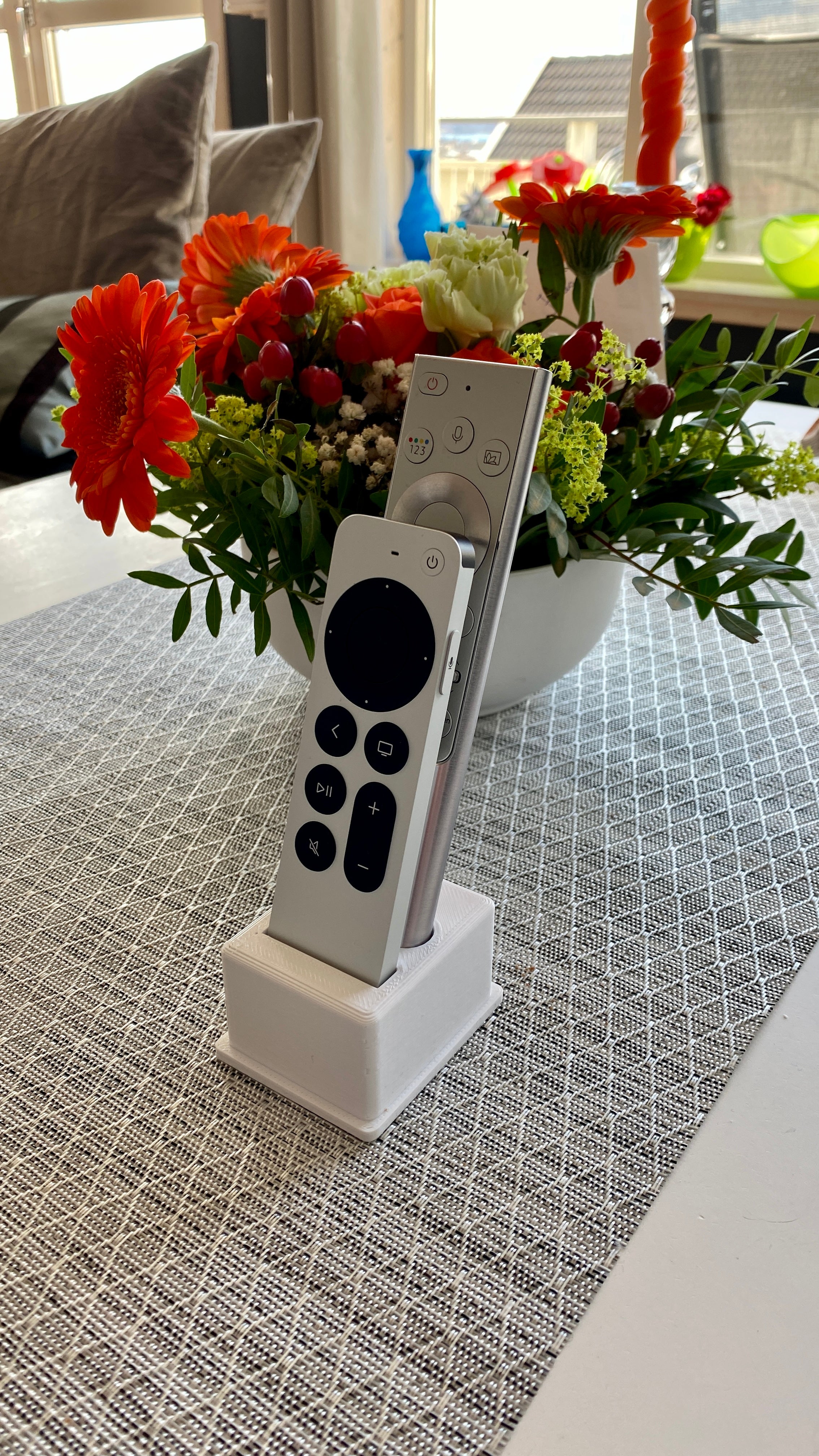 Remote control holder for Apple TV 2021 and Samsung TV