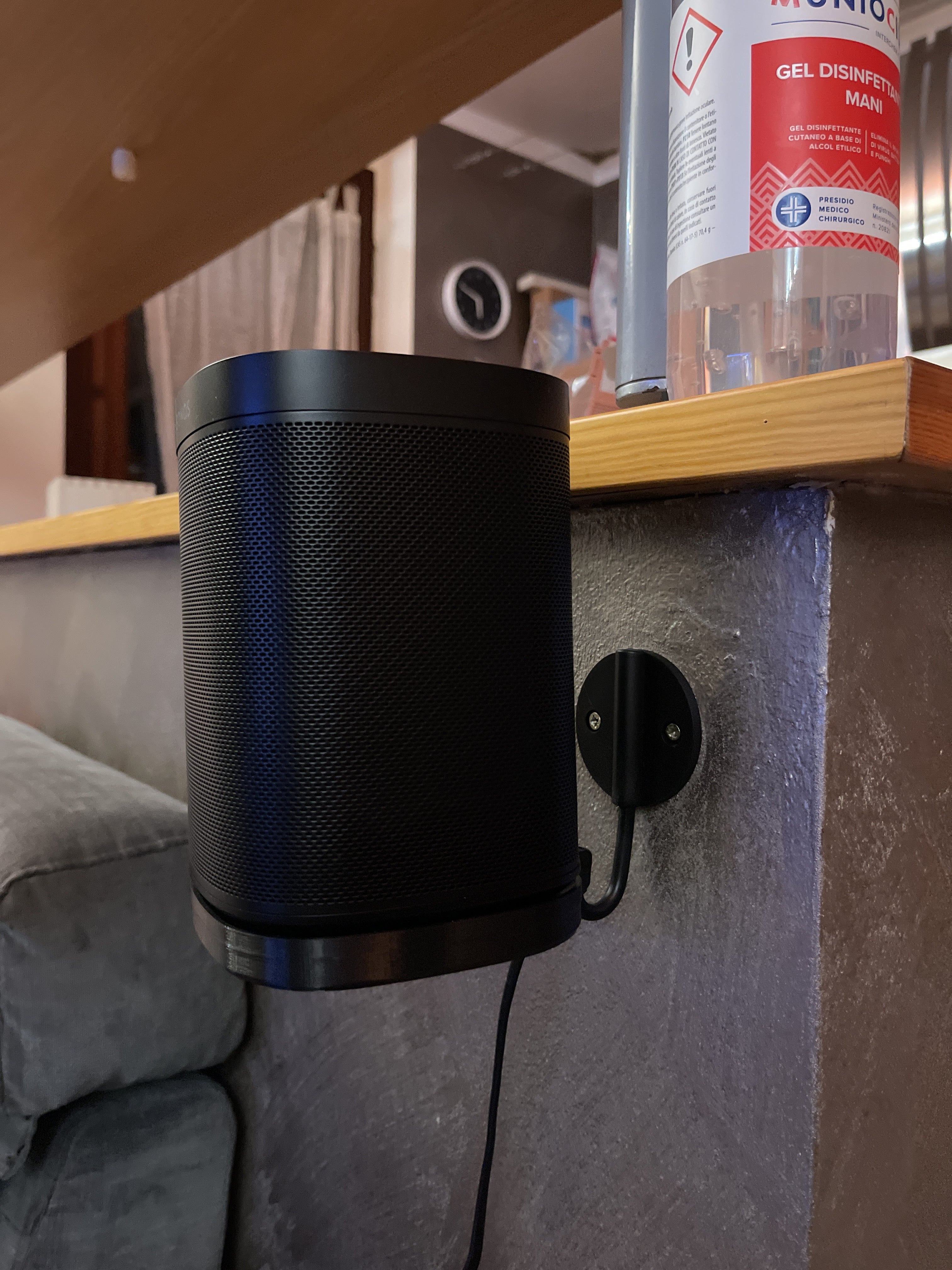 Wall mount for Sonos One (2nd generation) with JBL wall hook