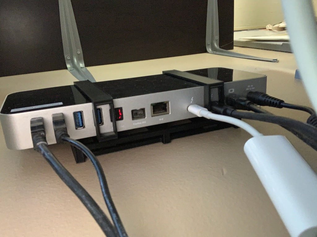 Wall mount with suspension for OWC Thunderbolt 3 Dock