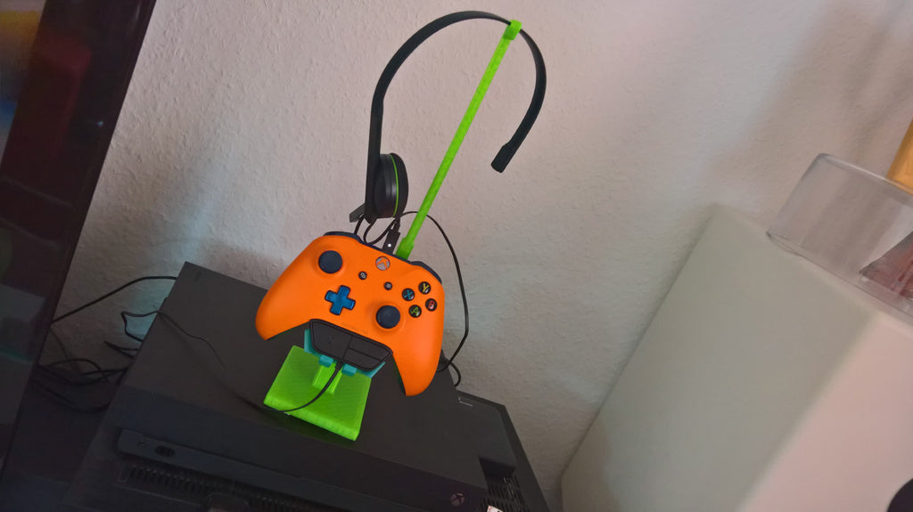 Xbox One Controller Stand with Headphones
