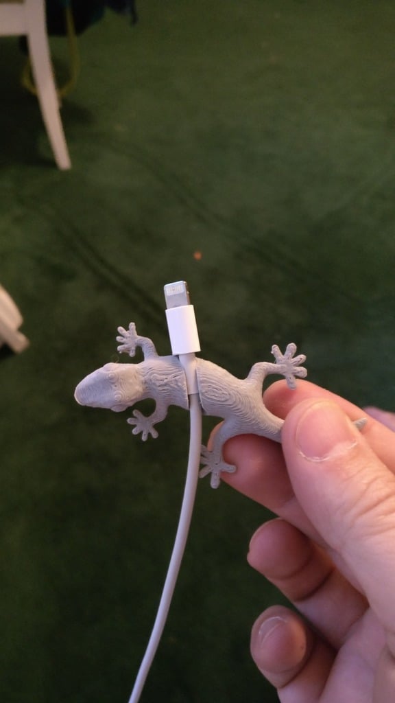Gecko Wire Holder - Practical cable holder in Gecko design