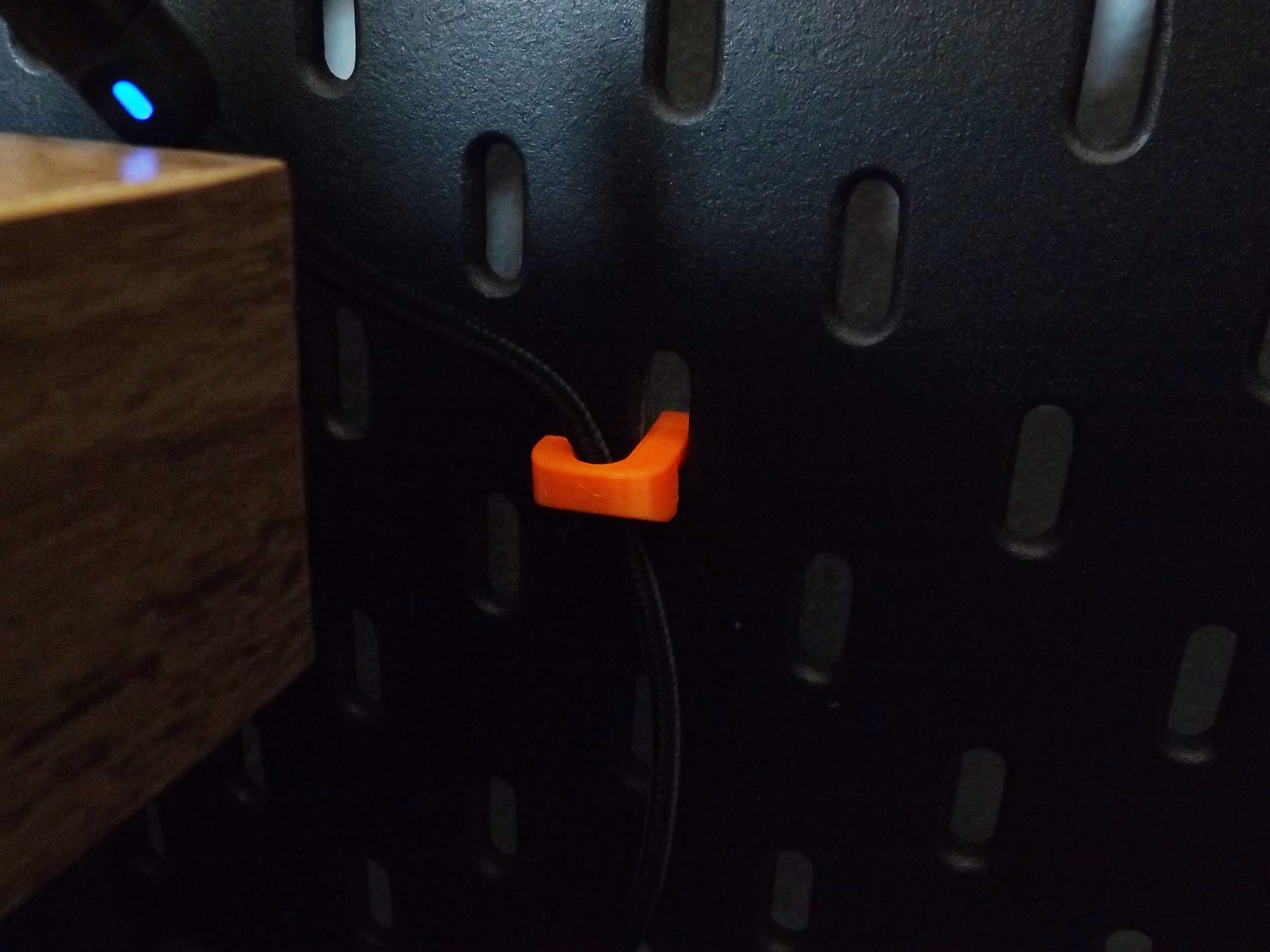 SKADIS Cable Clip for Organised Cable Management