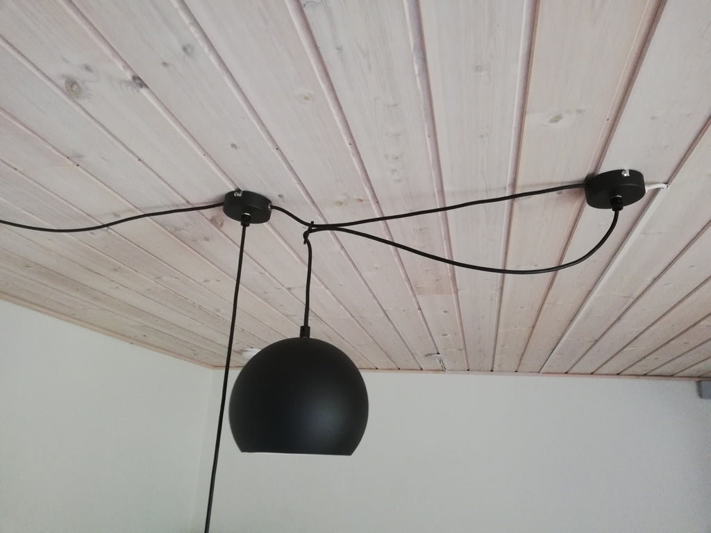 Lamp wire hook