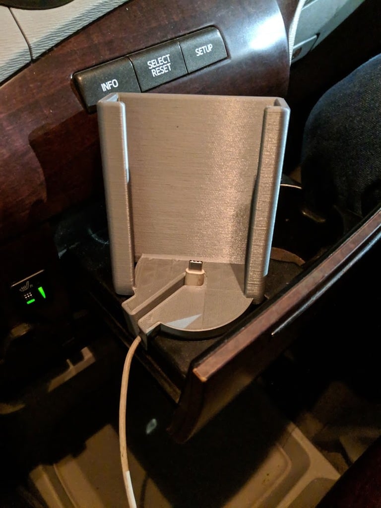 Toyota Sienna smartphone cup holder