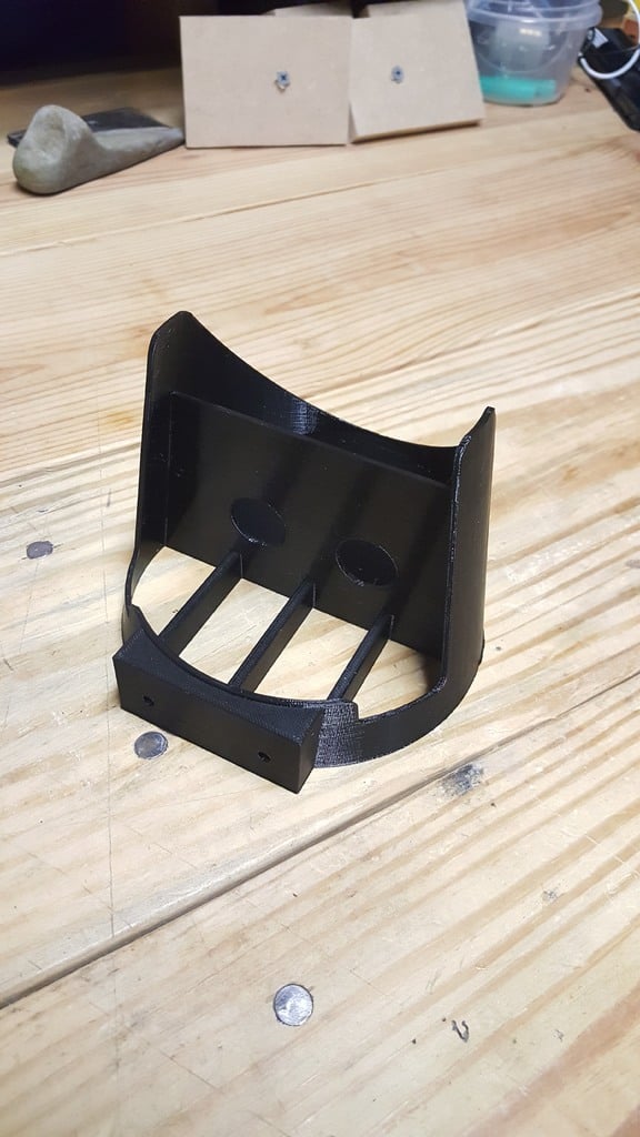 Wall mountable stand for keyboard and mouse