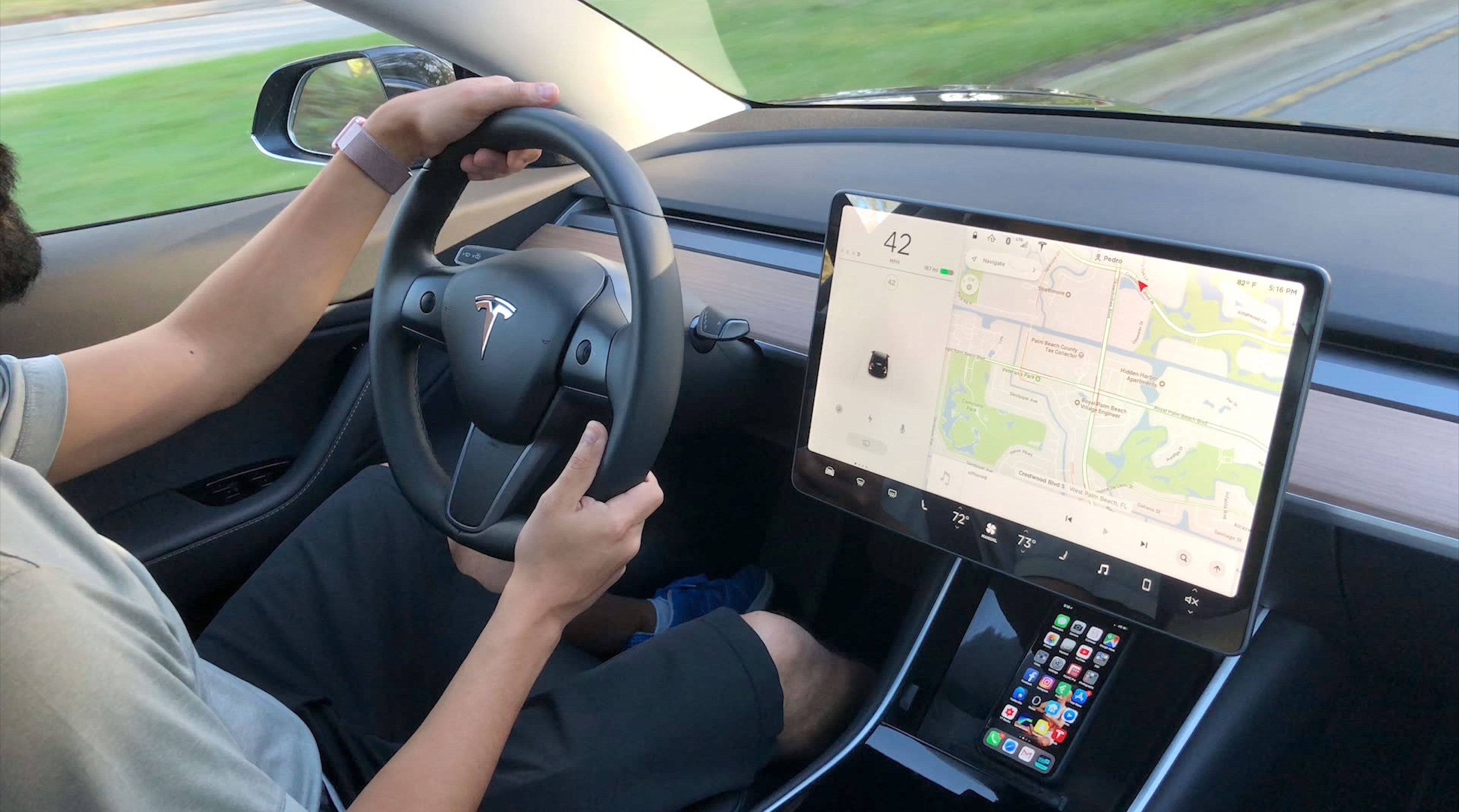 Wireless Qi charger for Tesla Model 3