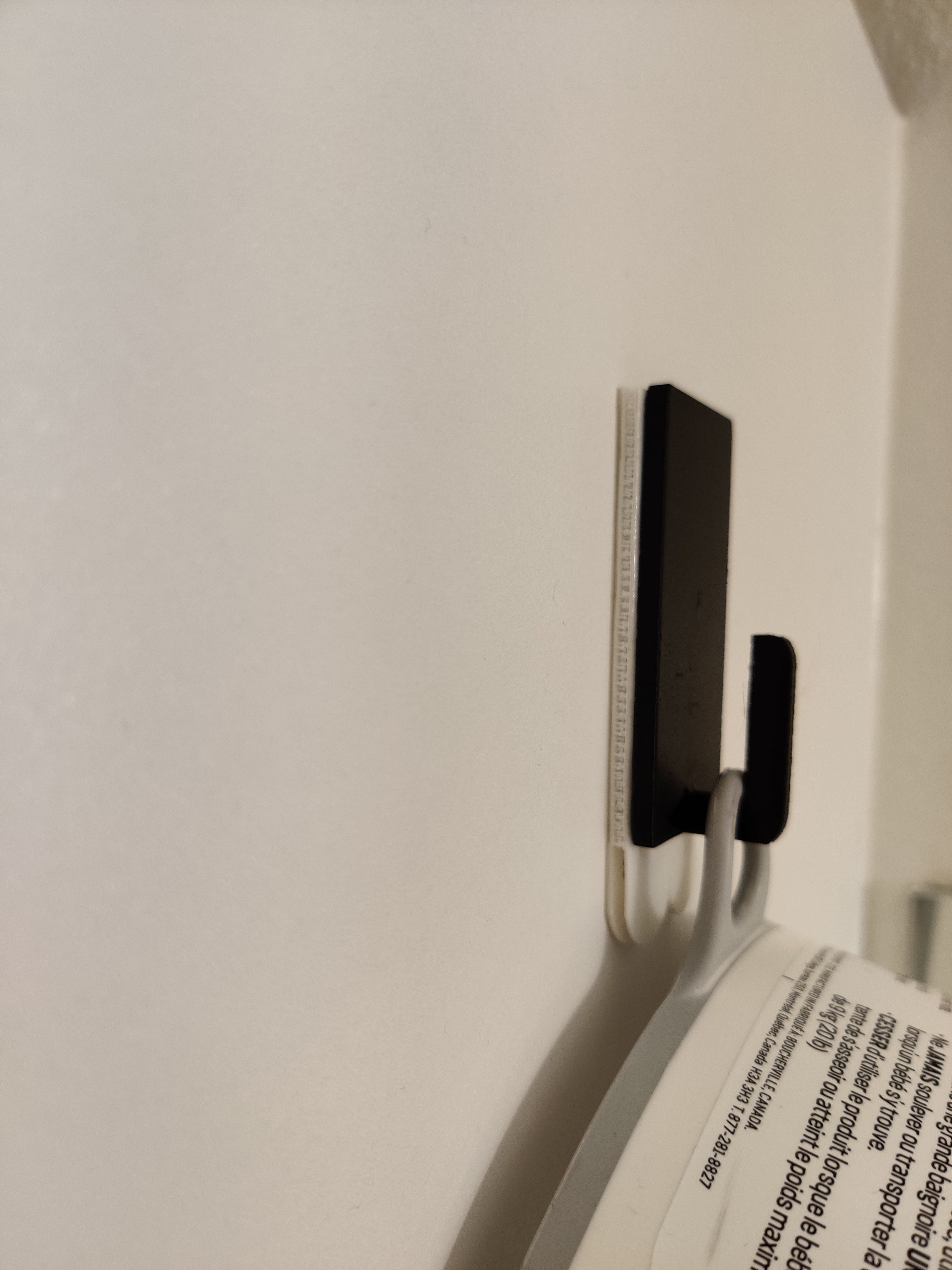 Wall hook with optimal print alignment