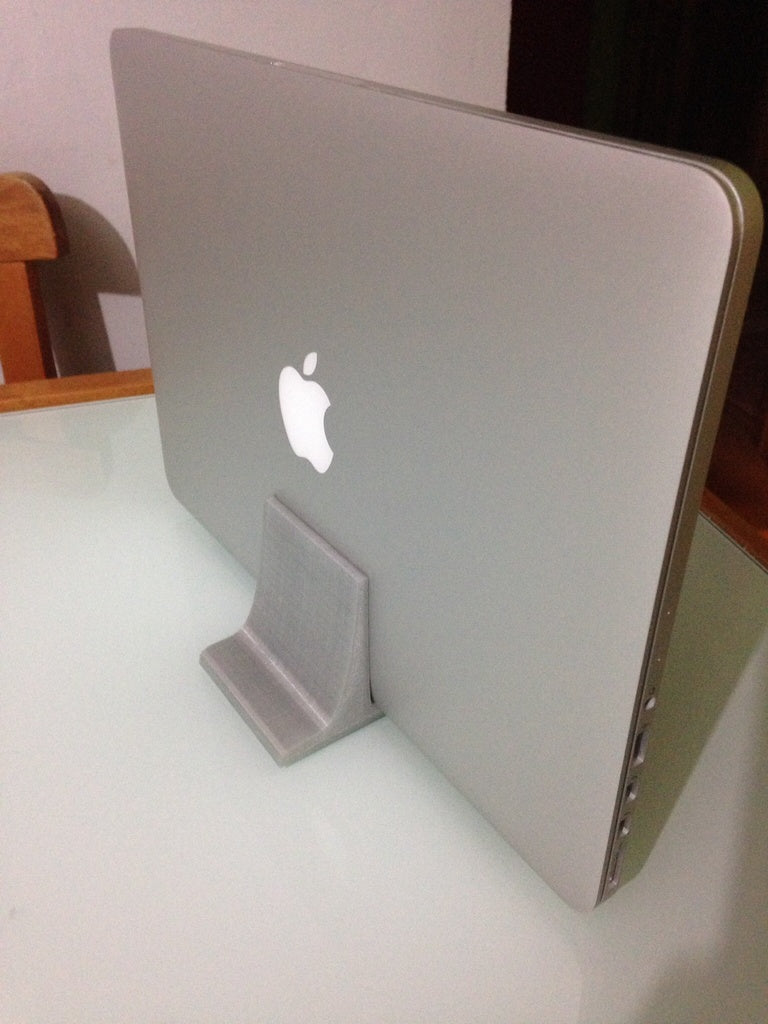 Vertical Stand for Macbook Pro 13 Retina