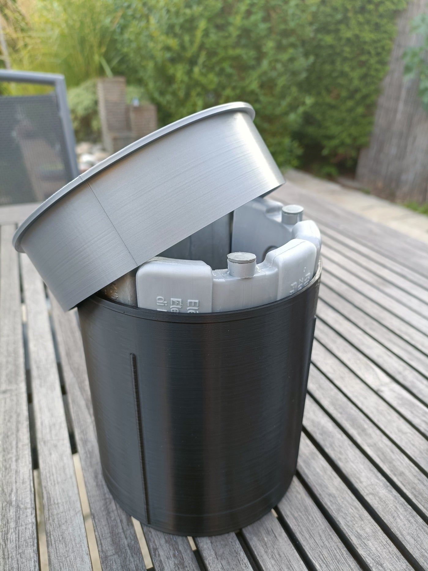 Wine cooler with space for 4 cooling elements - Perfectly tempered wine