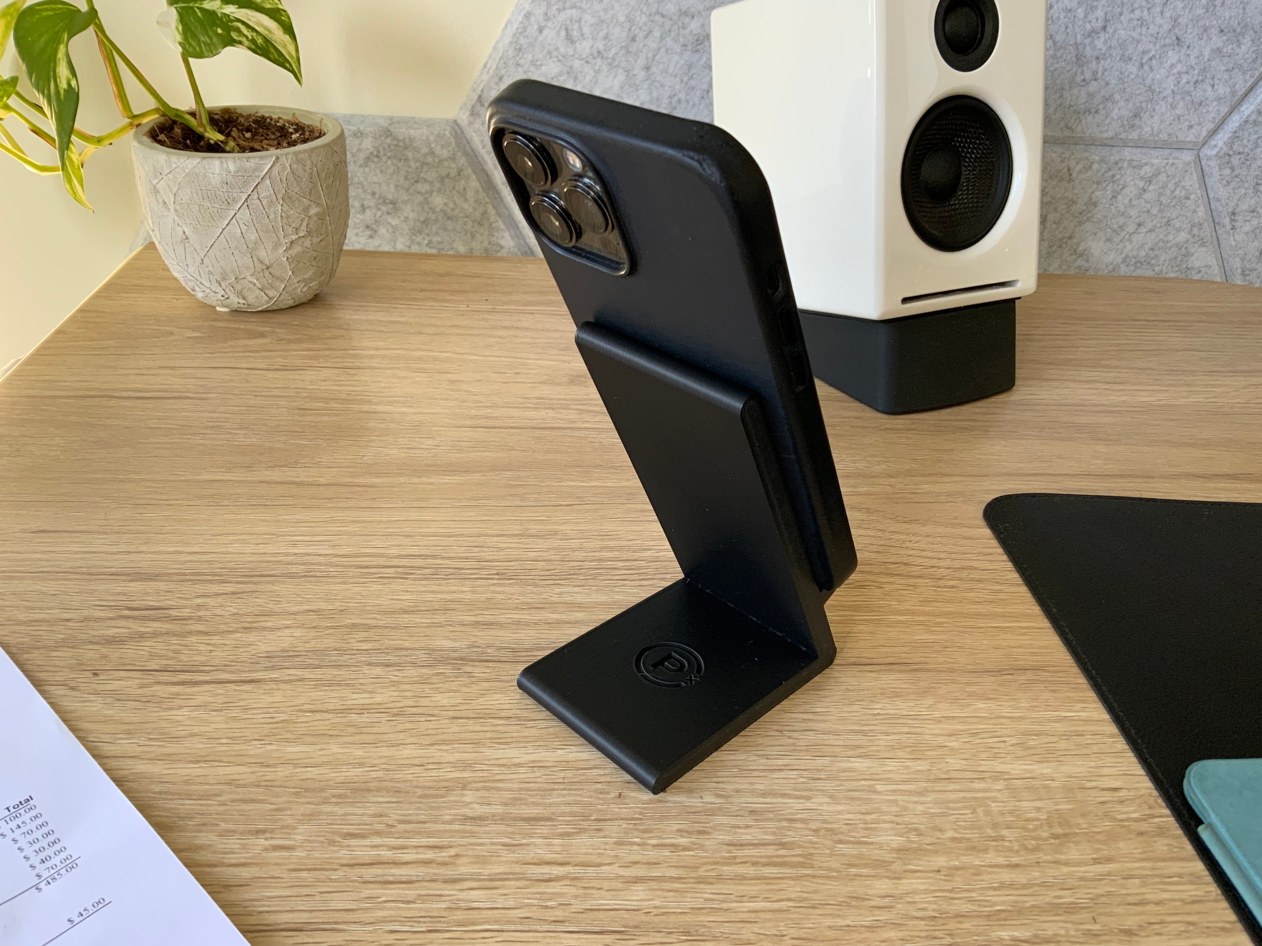 Single iPhone / iPad Stand