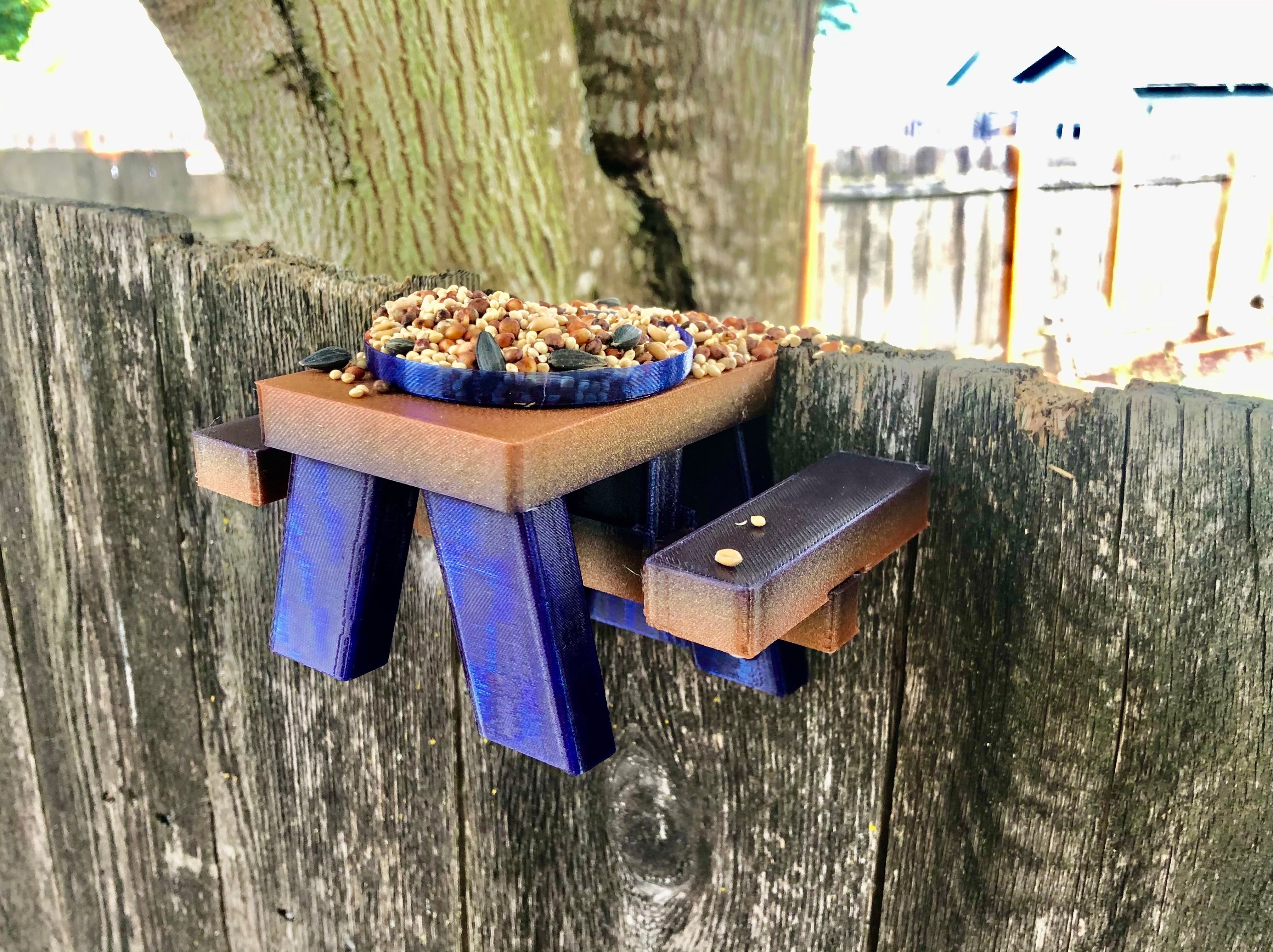 Squirrel Picnic Bench Feeder – For Fence Mounting