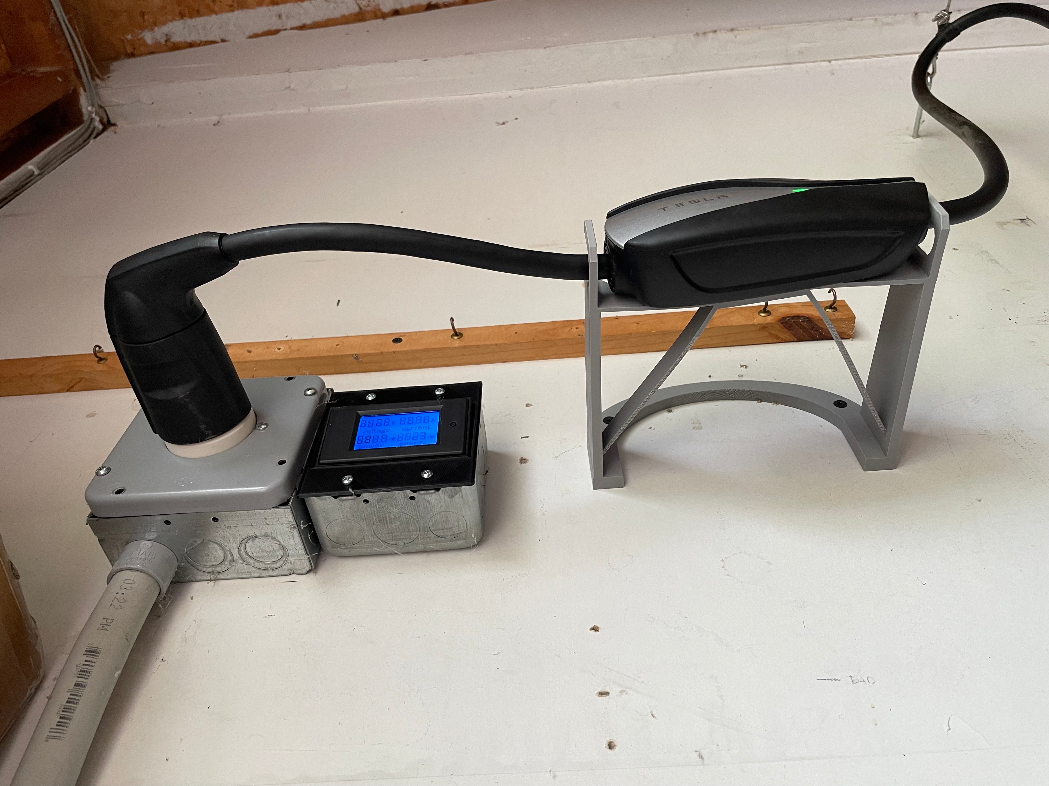 Tesla Universal Mobile Connector Wall Mount