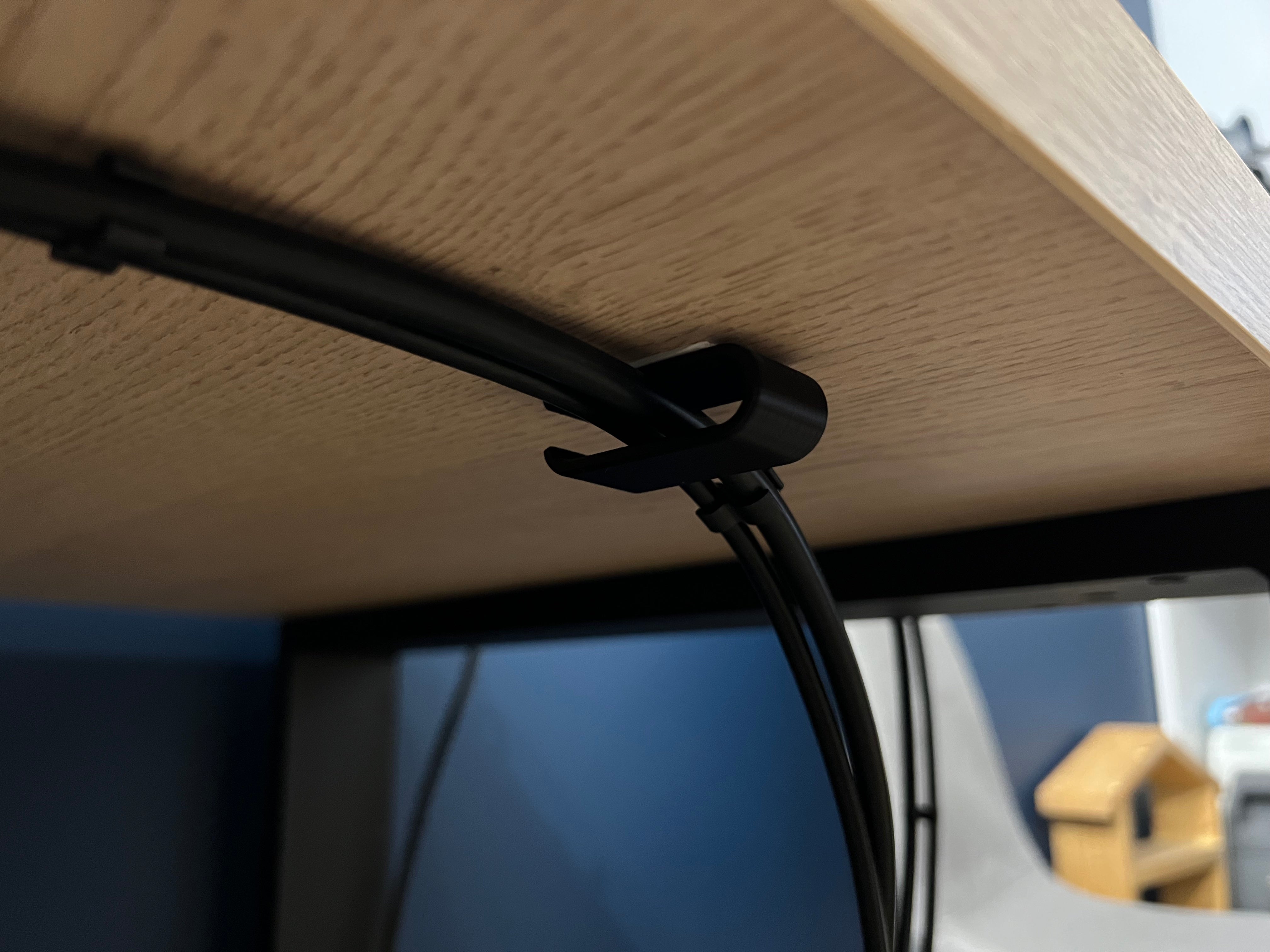 Simple cable organiser for your desk