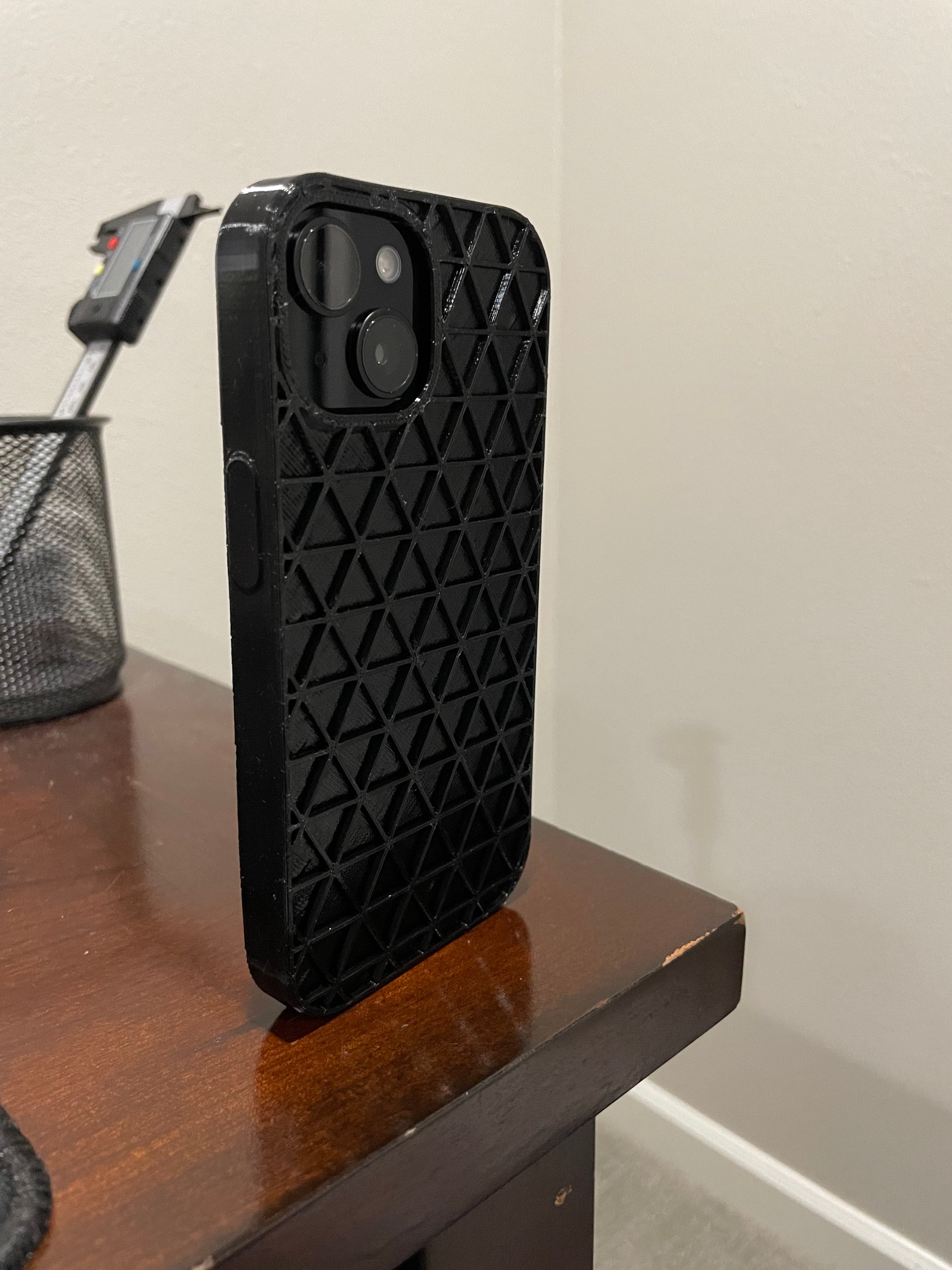 iPhone 15 case with hole for MagSafe wallet and charger