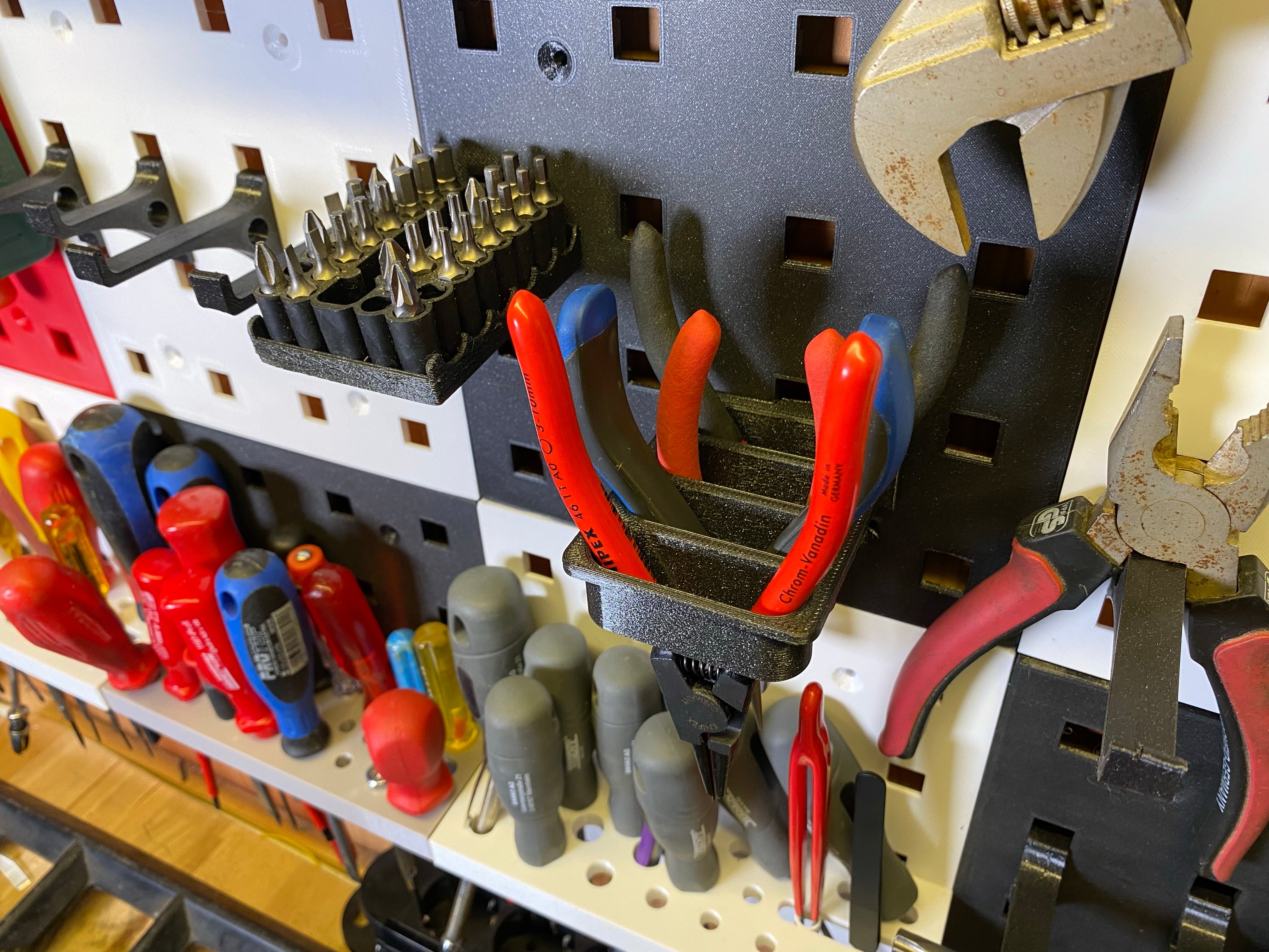 Bruno's Holder for Pliers - Wall-mounted Tool Organisation