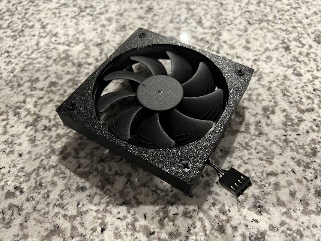 Noctua NF-A9x14 Fan Shroud for LSI 9300-16i