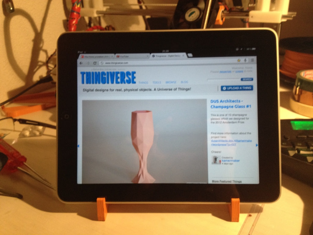 Simple and compact iPad stand for travelling