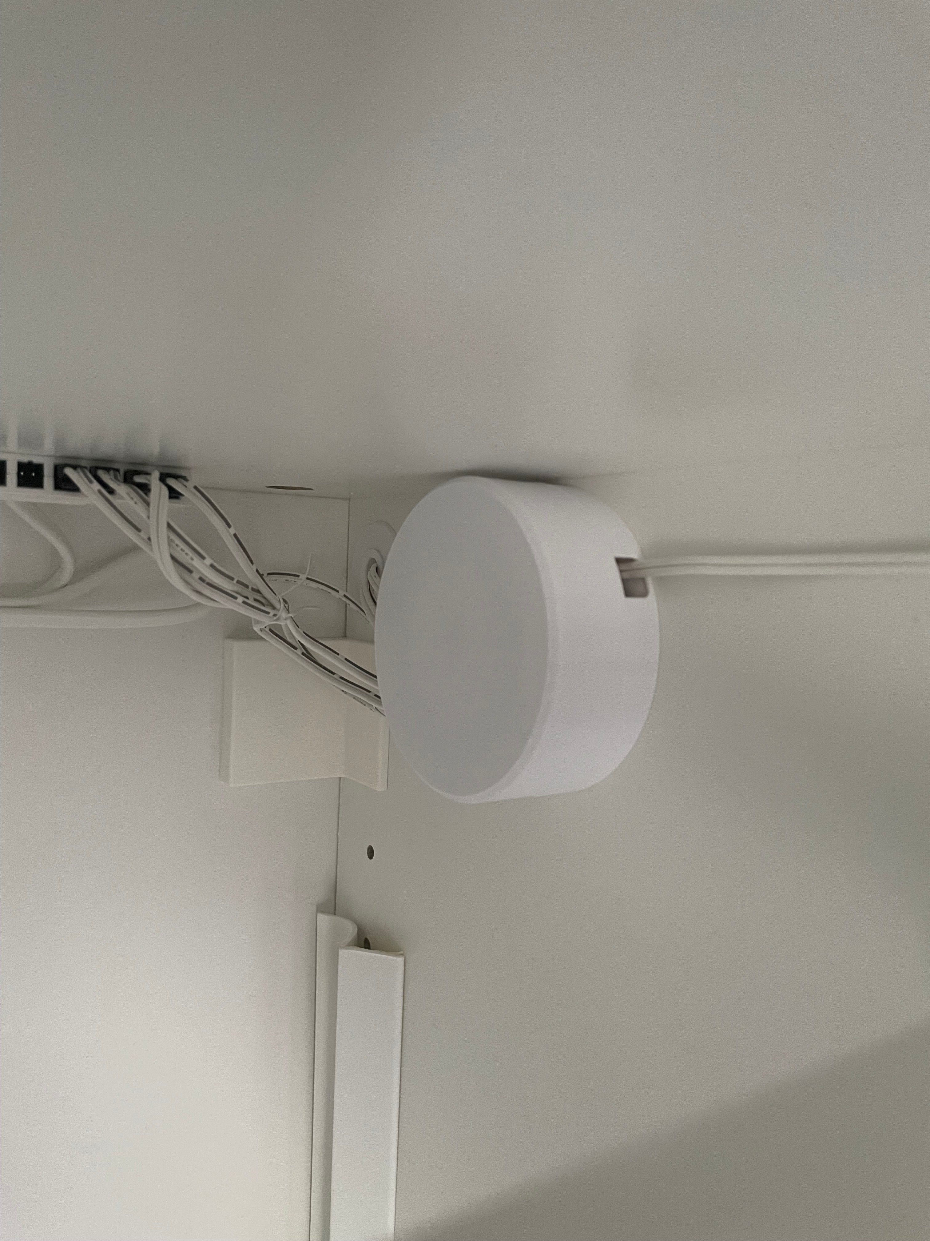 Wall-mounted cable organiser