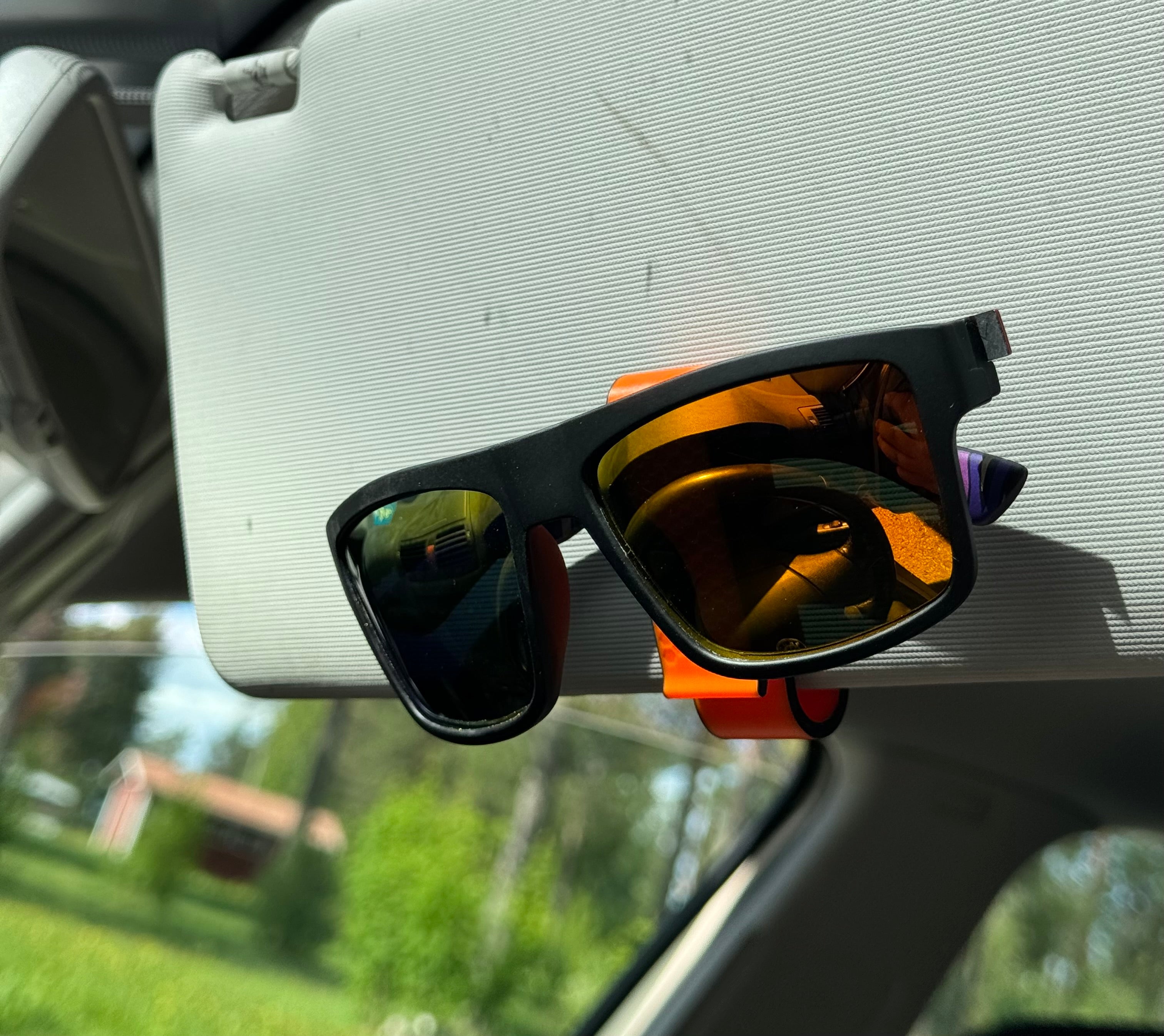 Sunglasses clip for sunshade