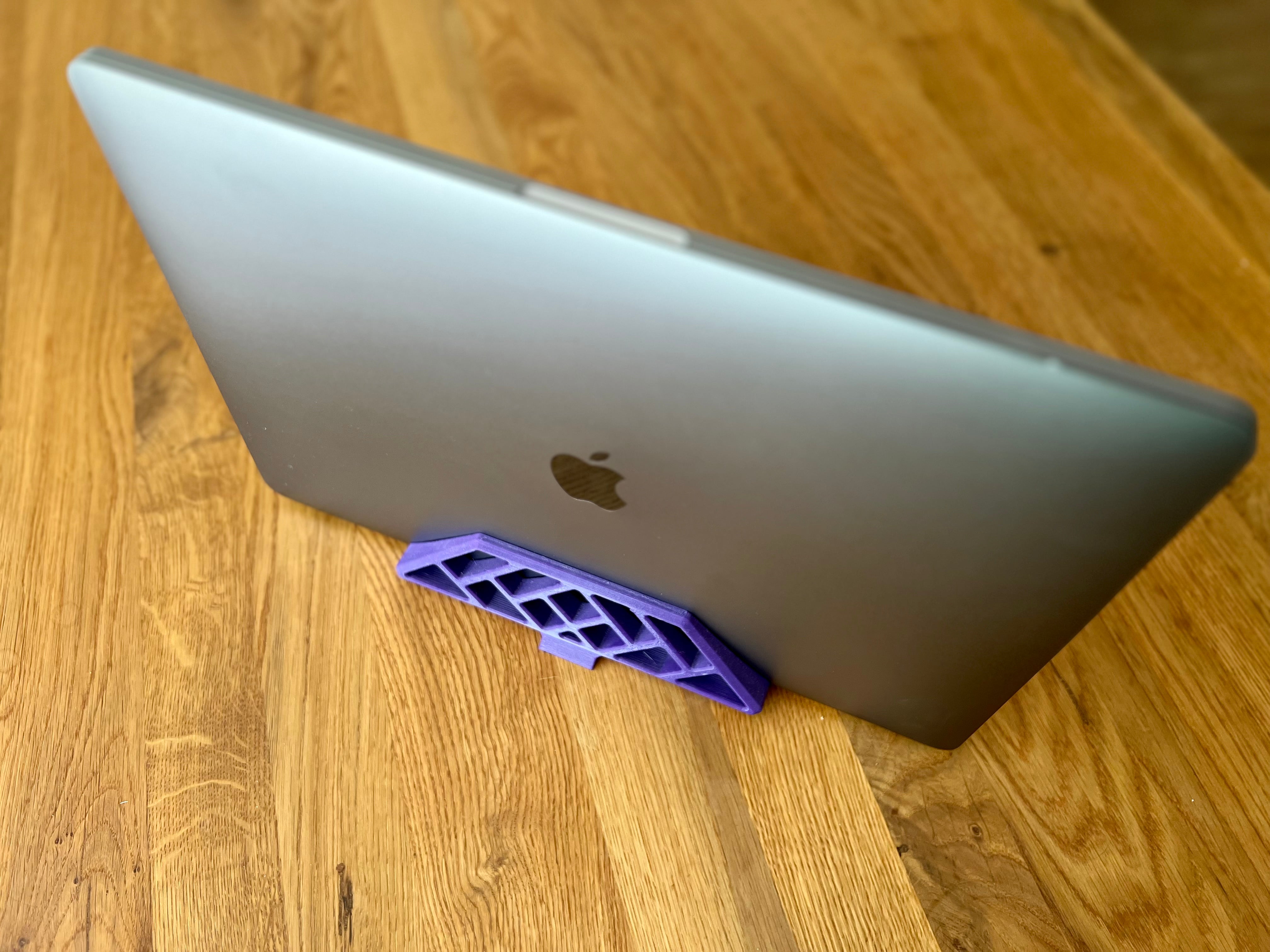 Vertical Desk Stand for MacBook Pro (TouchBar) in Clamshell Mode