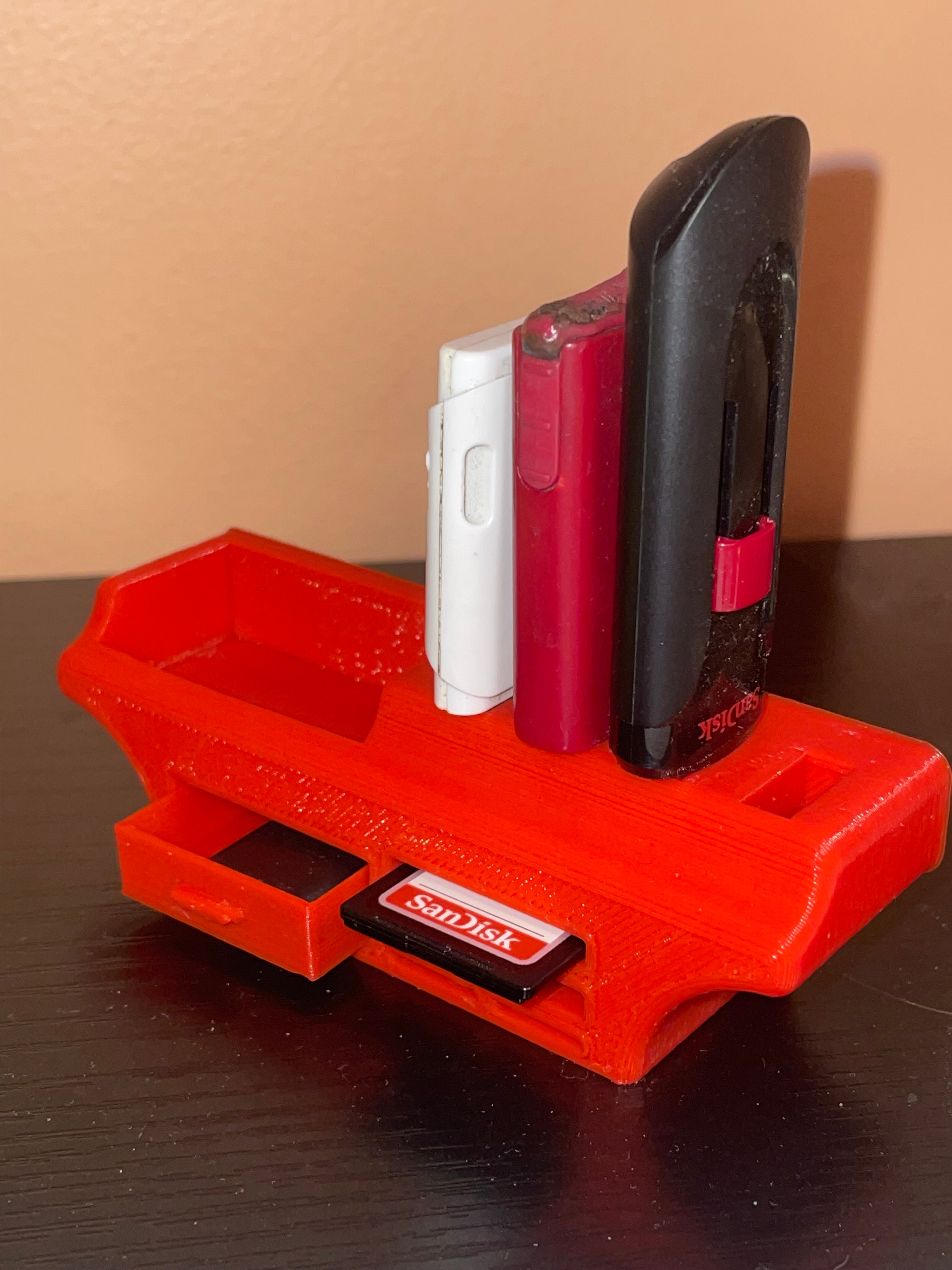 Small and elegant USB, SD and Micro SD card holder