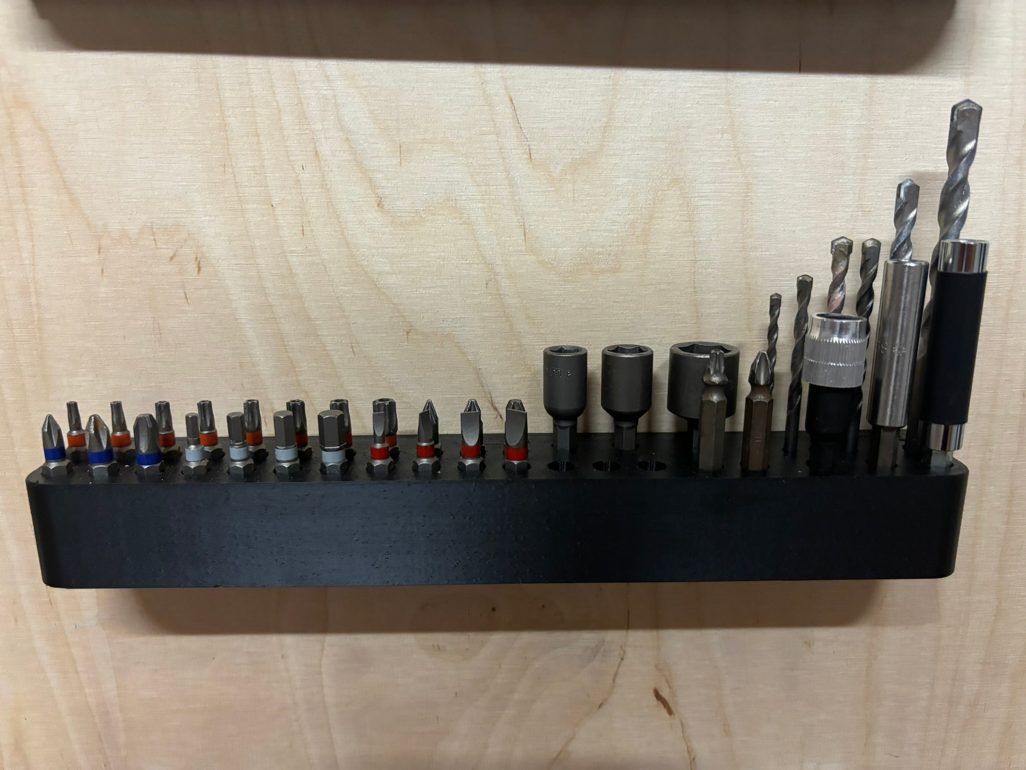 Practical tool holder for Bosch sets