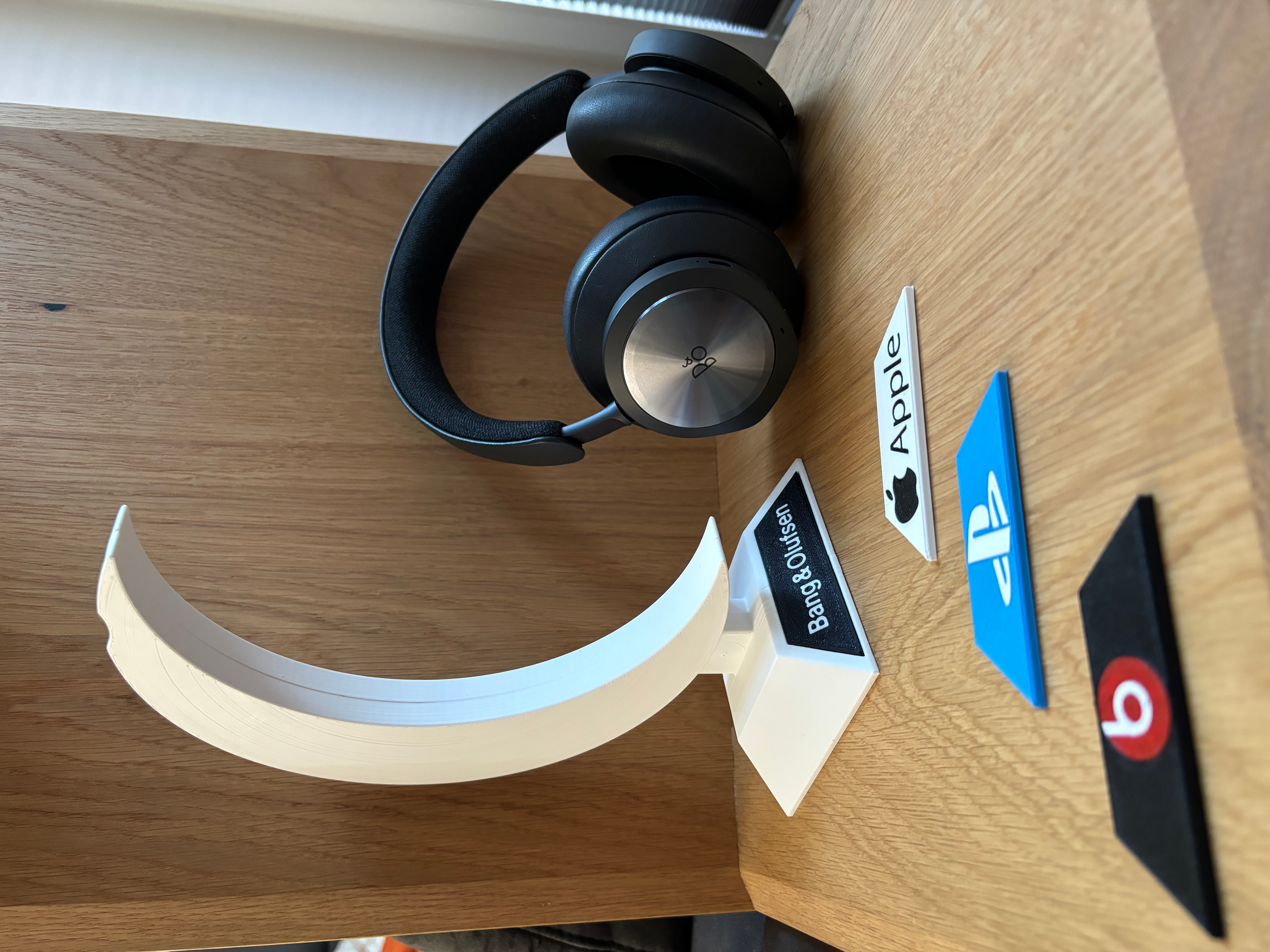 Headphone Stand Moon Design