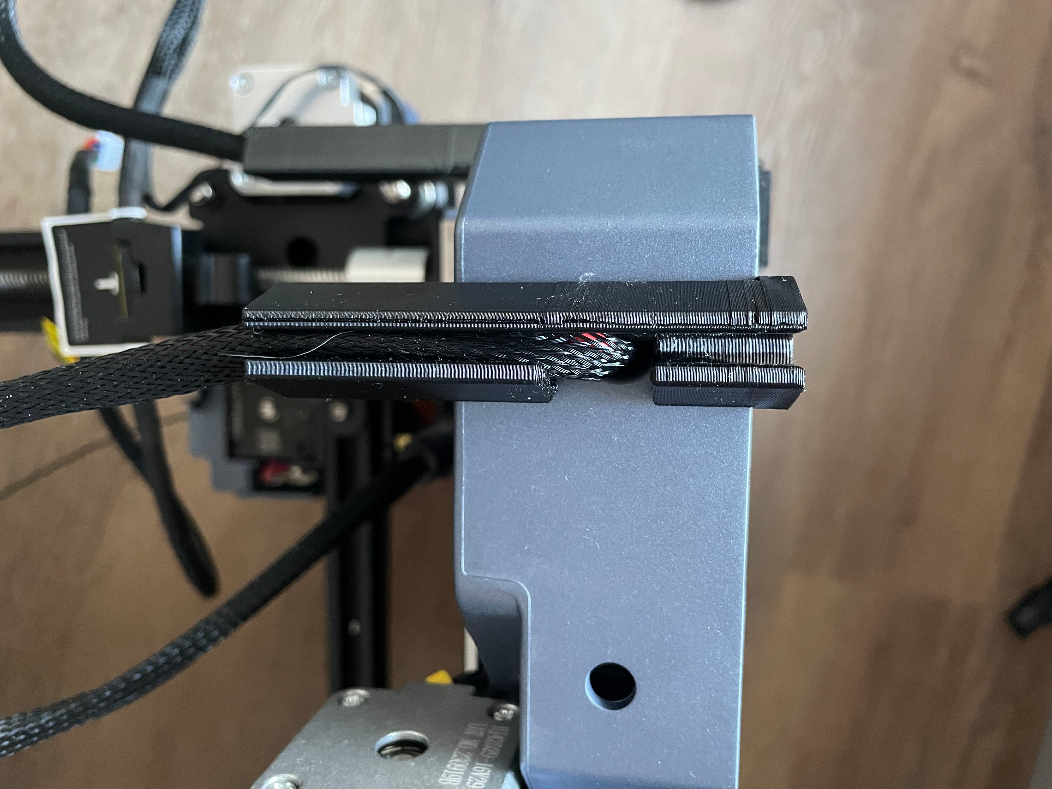 Cable holder for Creality CR-10 SE