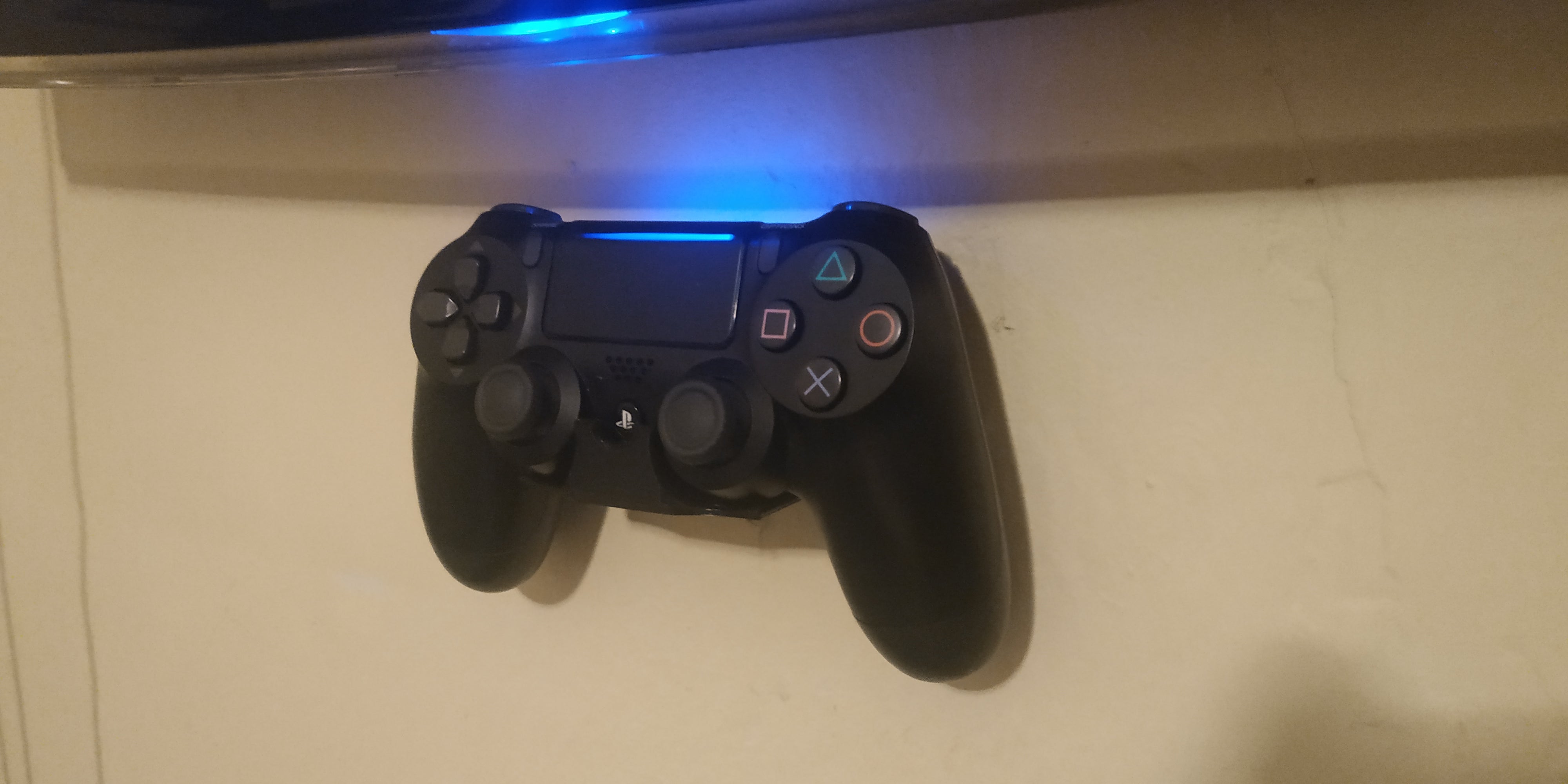 Discreet Wall Mount for Playstation 4 Dualshock Controller