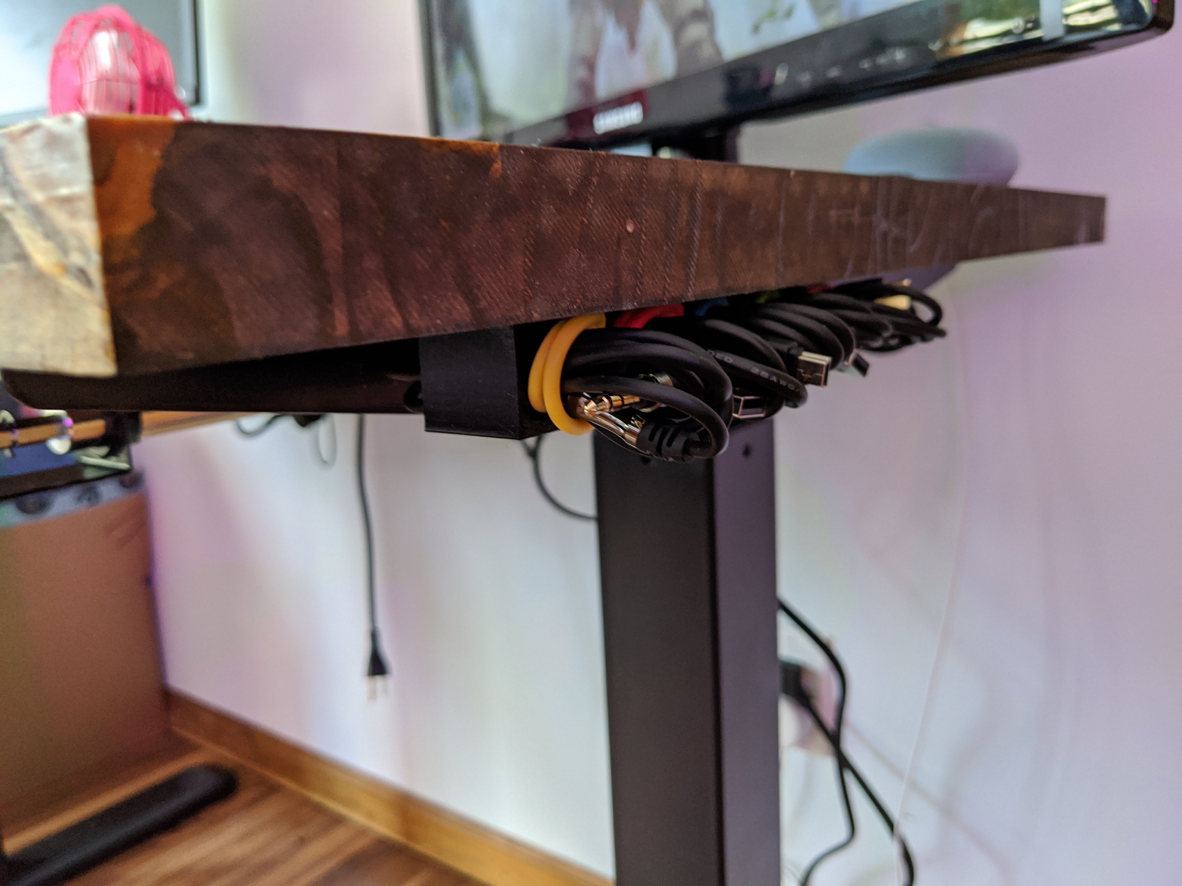 Loose USB Cable Organiser for Under Table Mounting