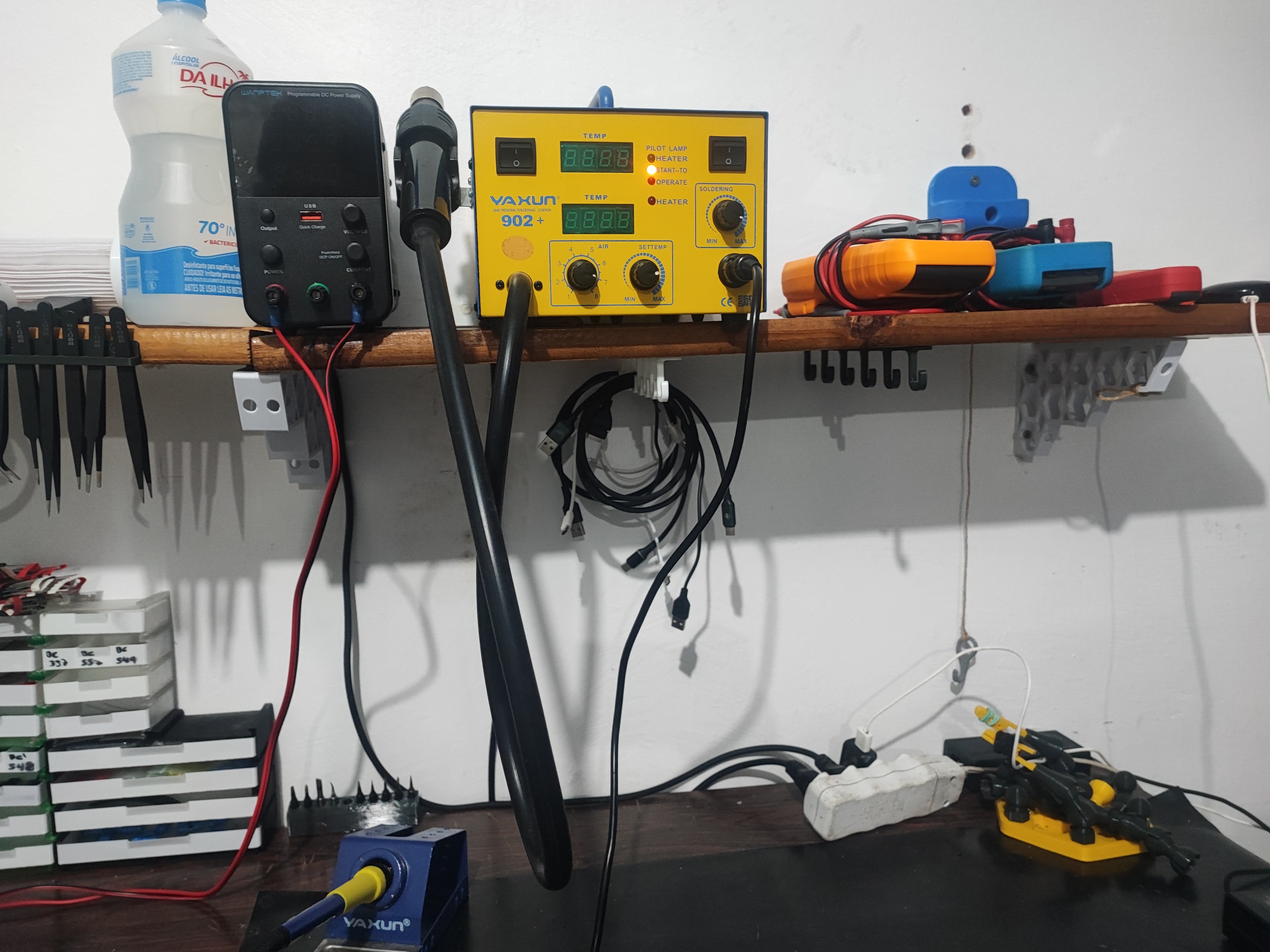 Under shelf cable hangers / hooks