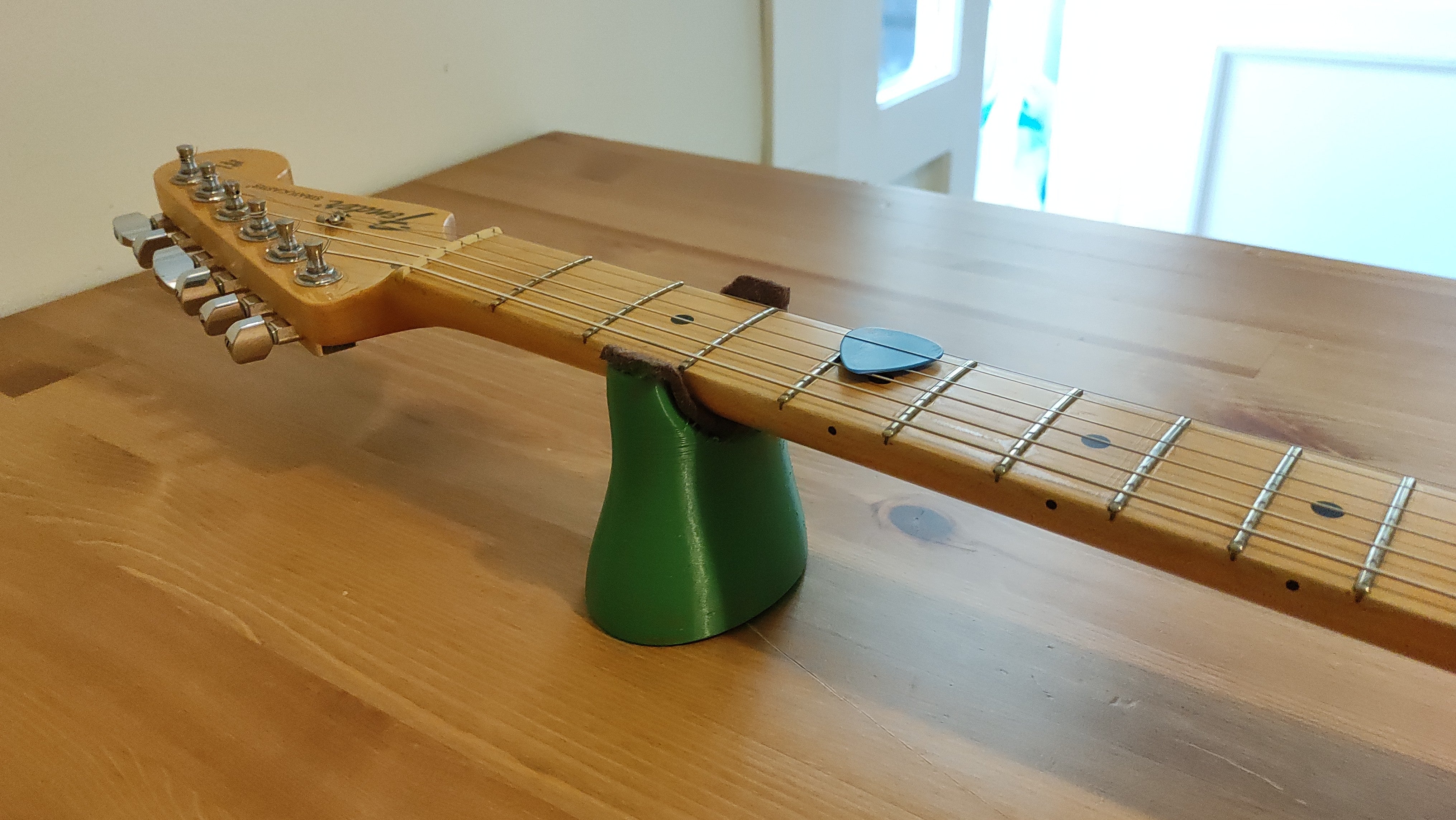Ergonomisk halsstøtte til elektrisk guitar (Strat optimeret)