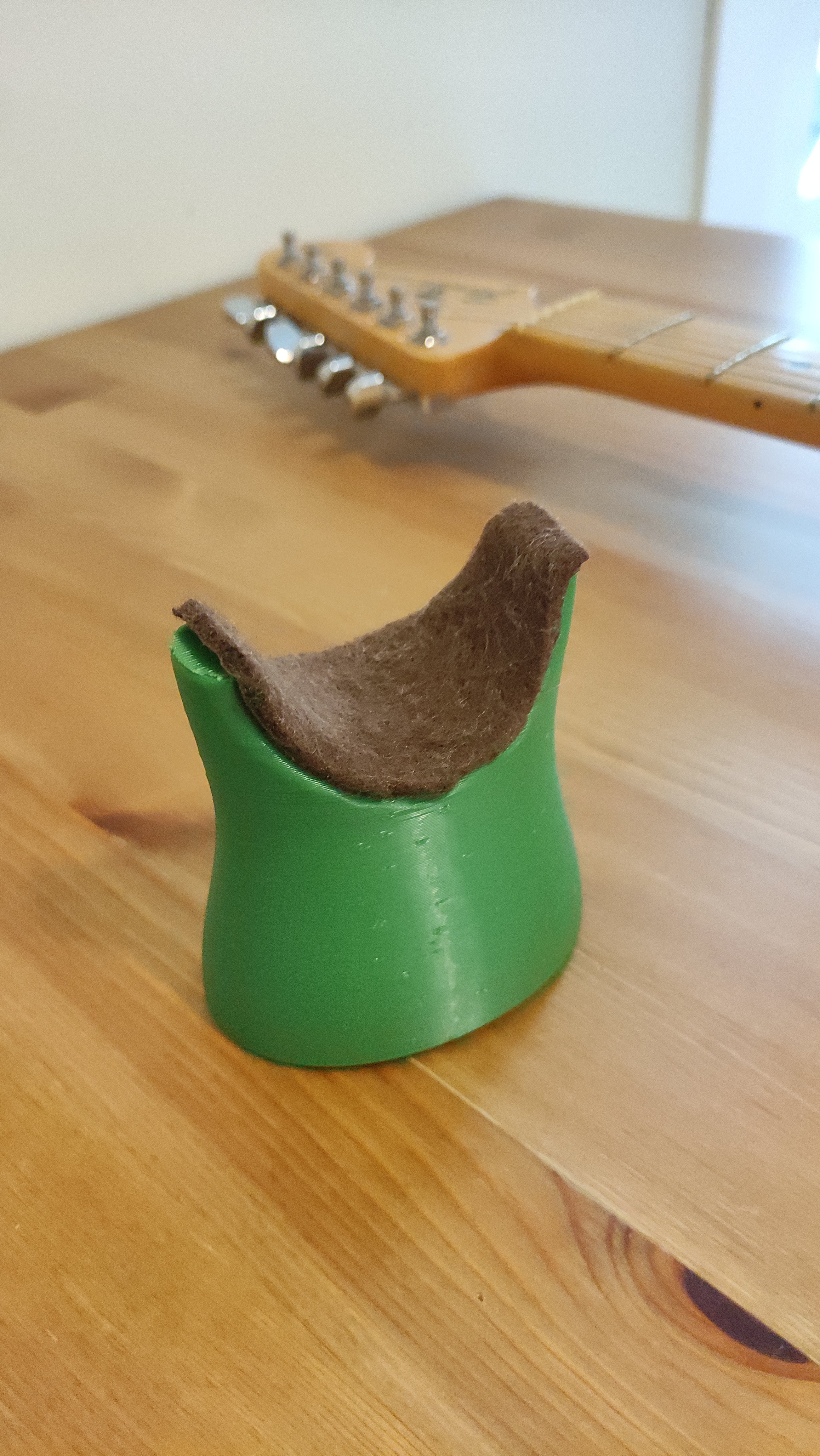 Ergonomisk halsstøtte til elektrisk guitar (Strat optimeret)