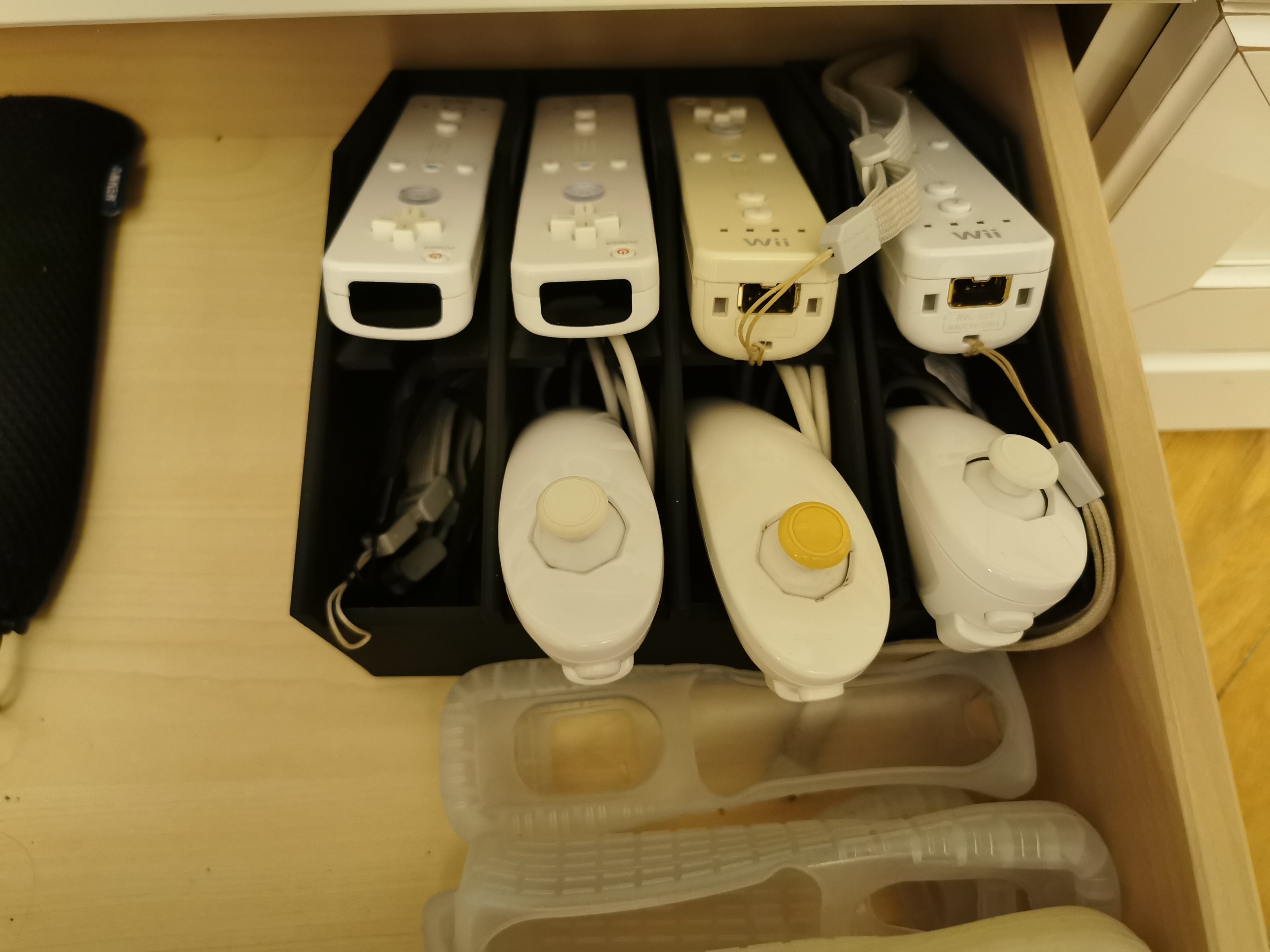 Wii Remote Holder - Organise your controllers