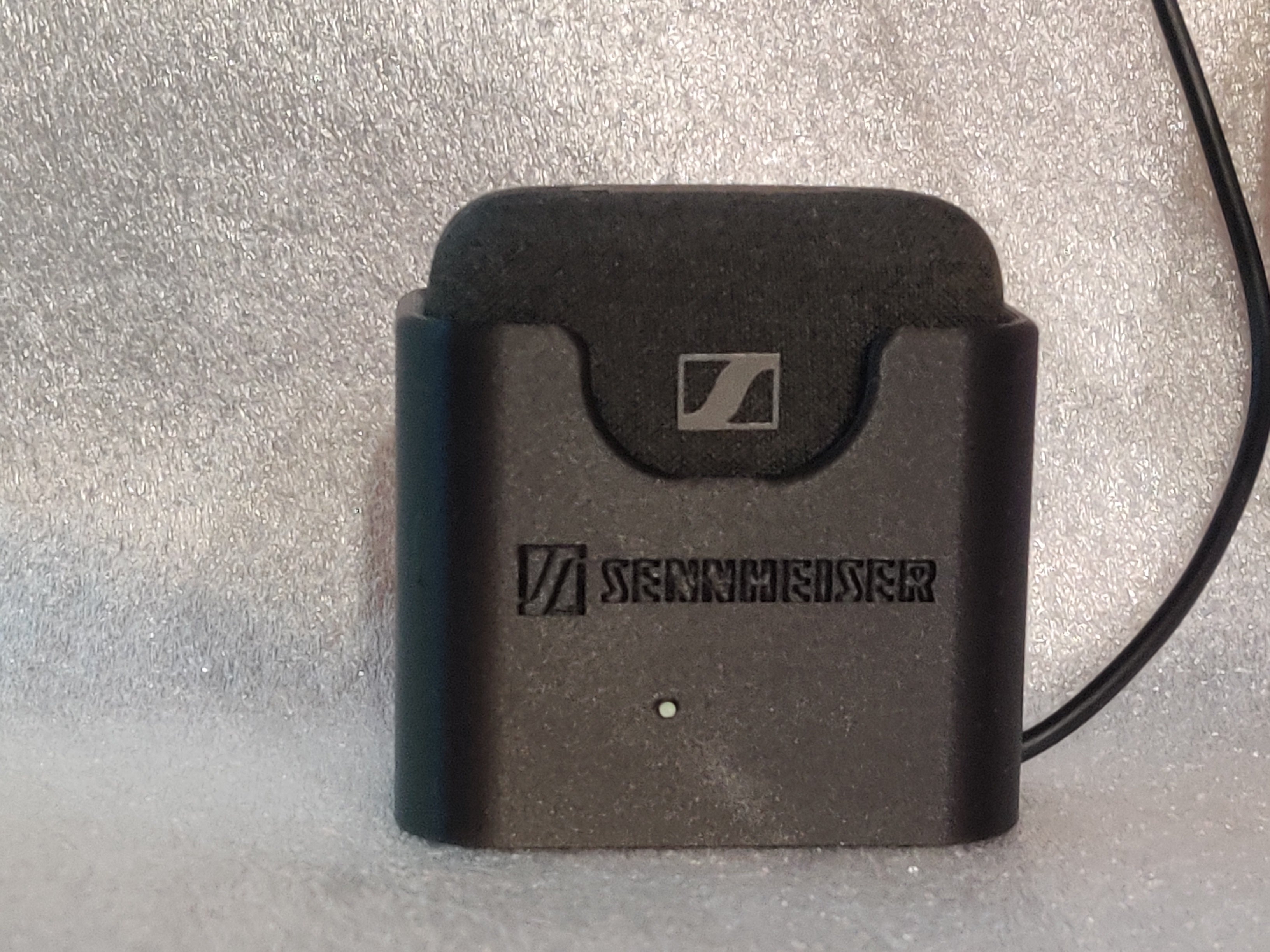 Charging station for Sennheiser MOMENTUM True Wireless 4 Earbuds