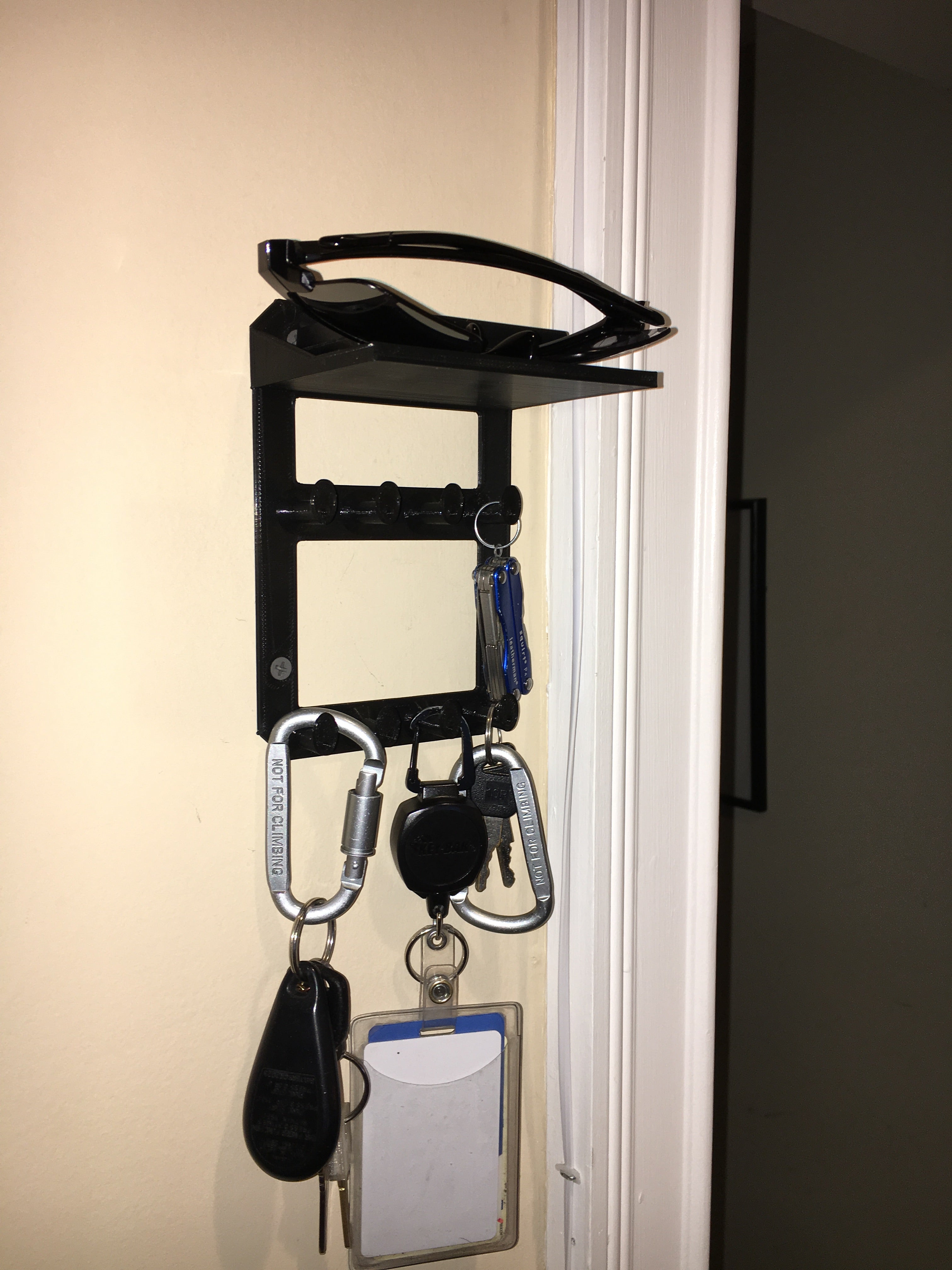 Wall-mounted Shelf with Key Hooks