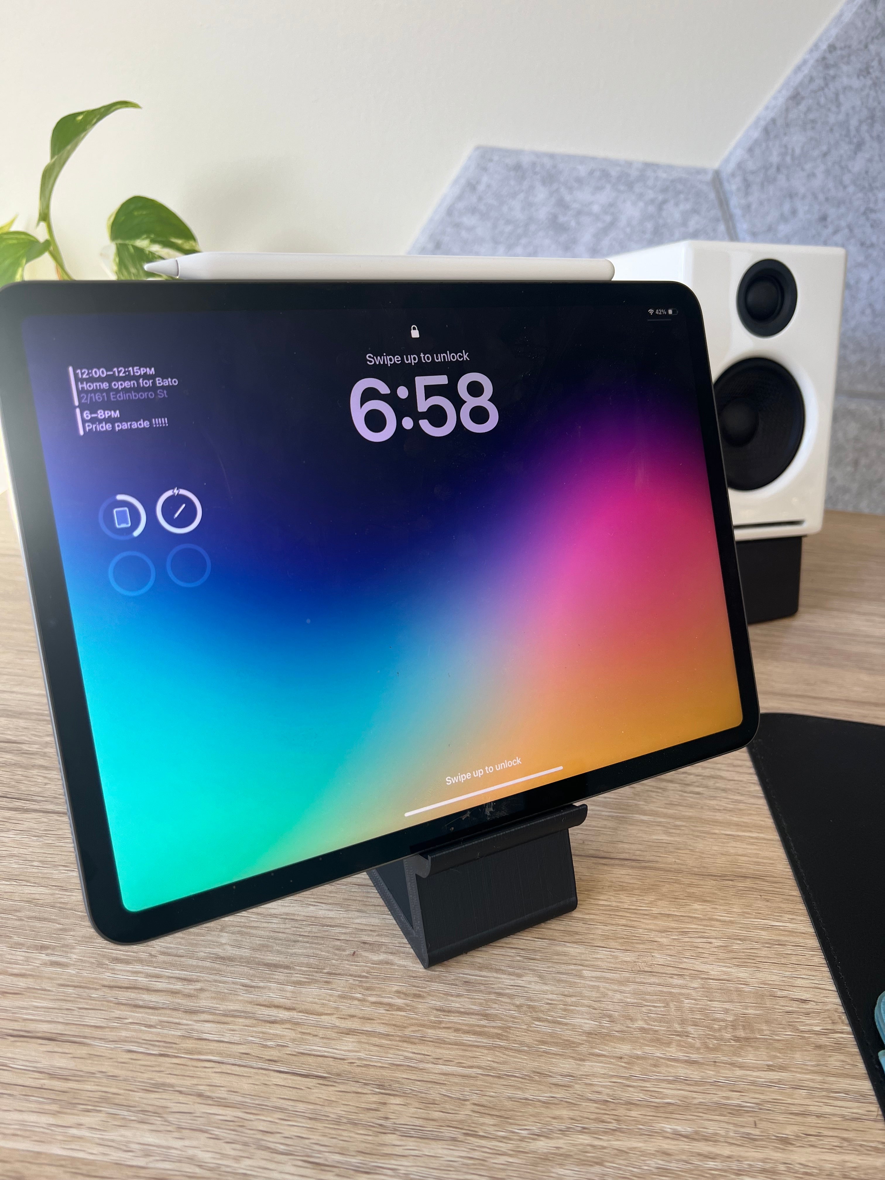 Single iPhone / iPad Stand