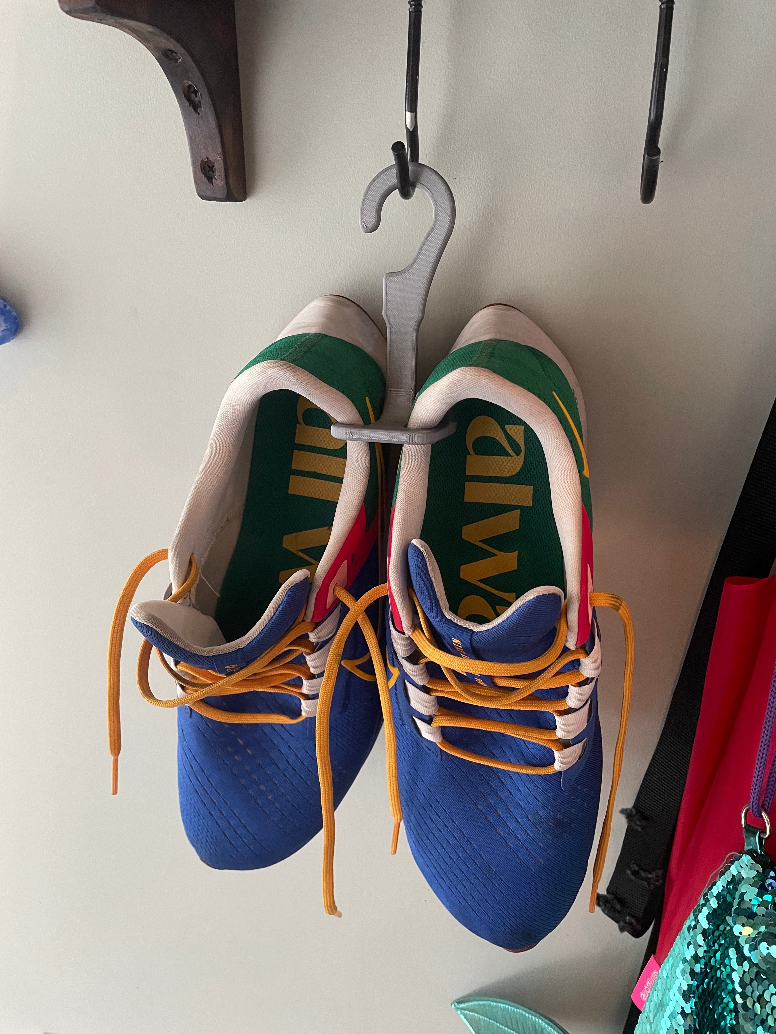 Sneaker/Shoe Hanger – Elegant and Practical Storage