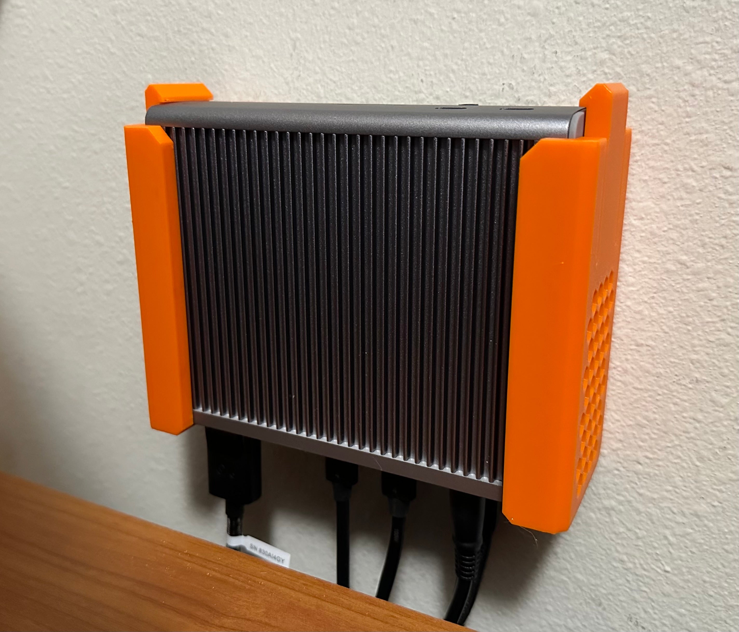Space-saving Wall Mount Bracket for CalDigit TS4 Docking Station