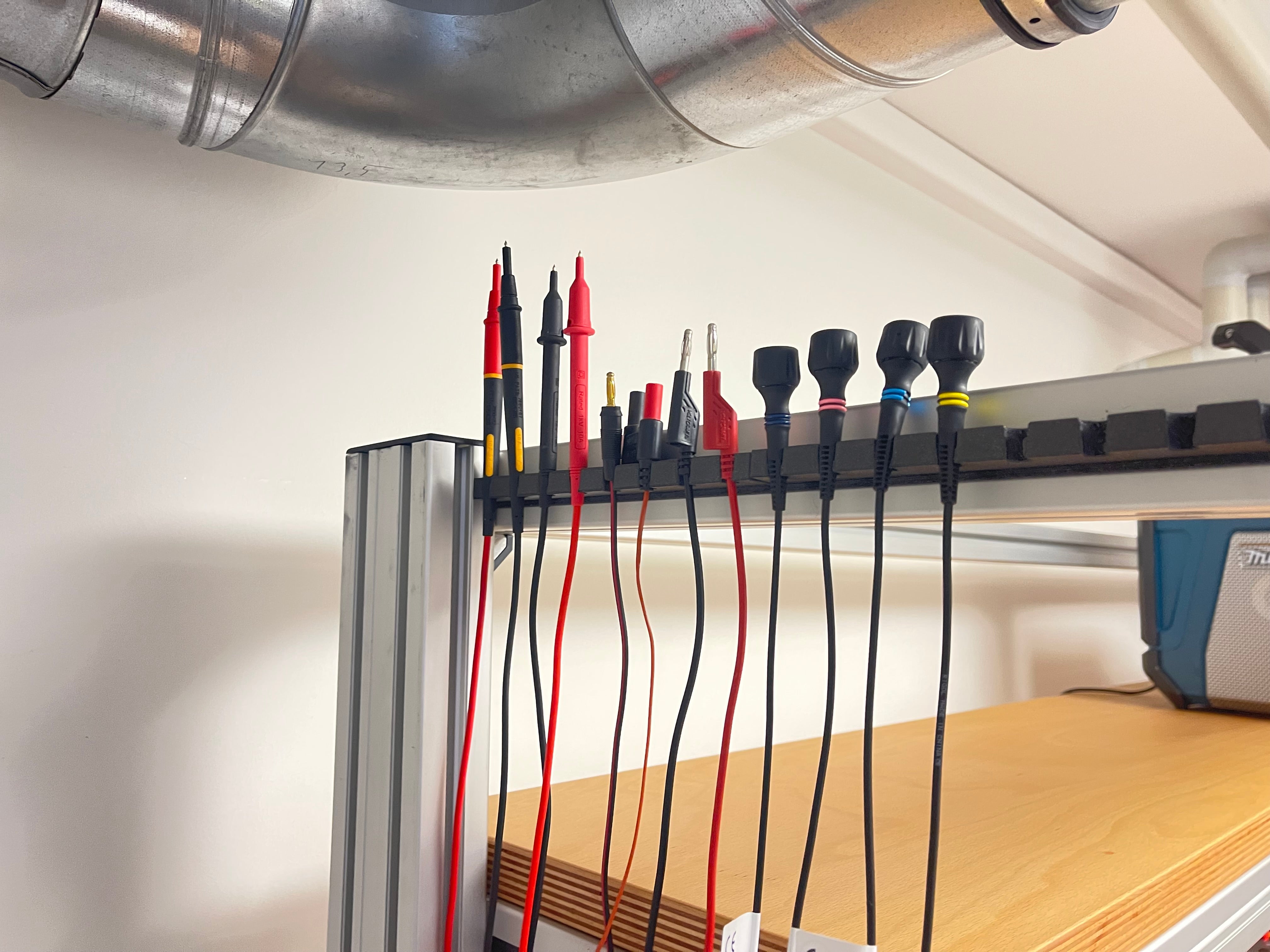 Parametric probe and cable suspension for aluminium profile