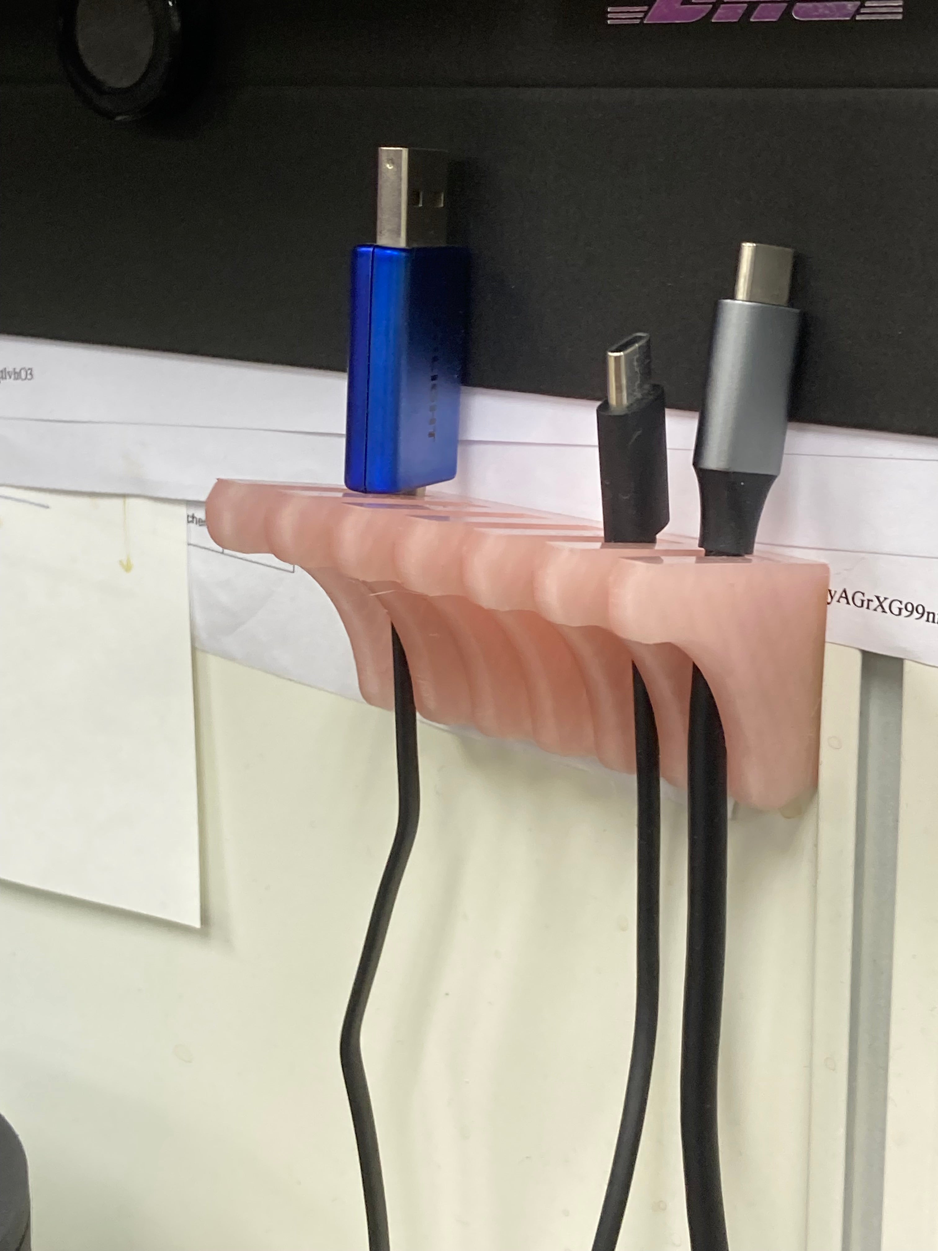 USB Cable Holder with Magnetic Hole