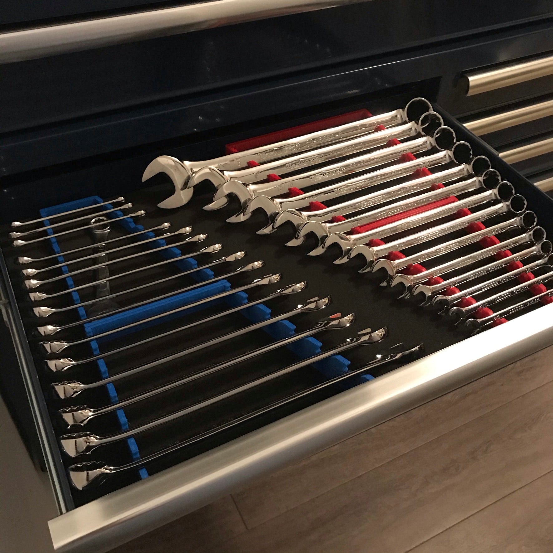 Space-saving Combination Wrench Organiser Set
