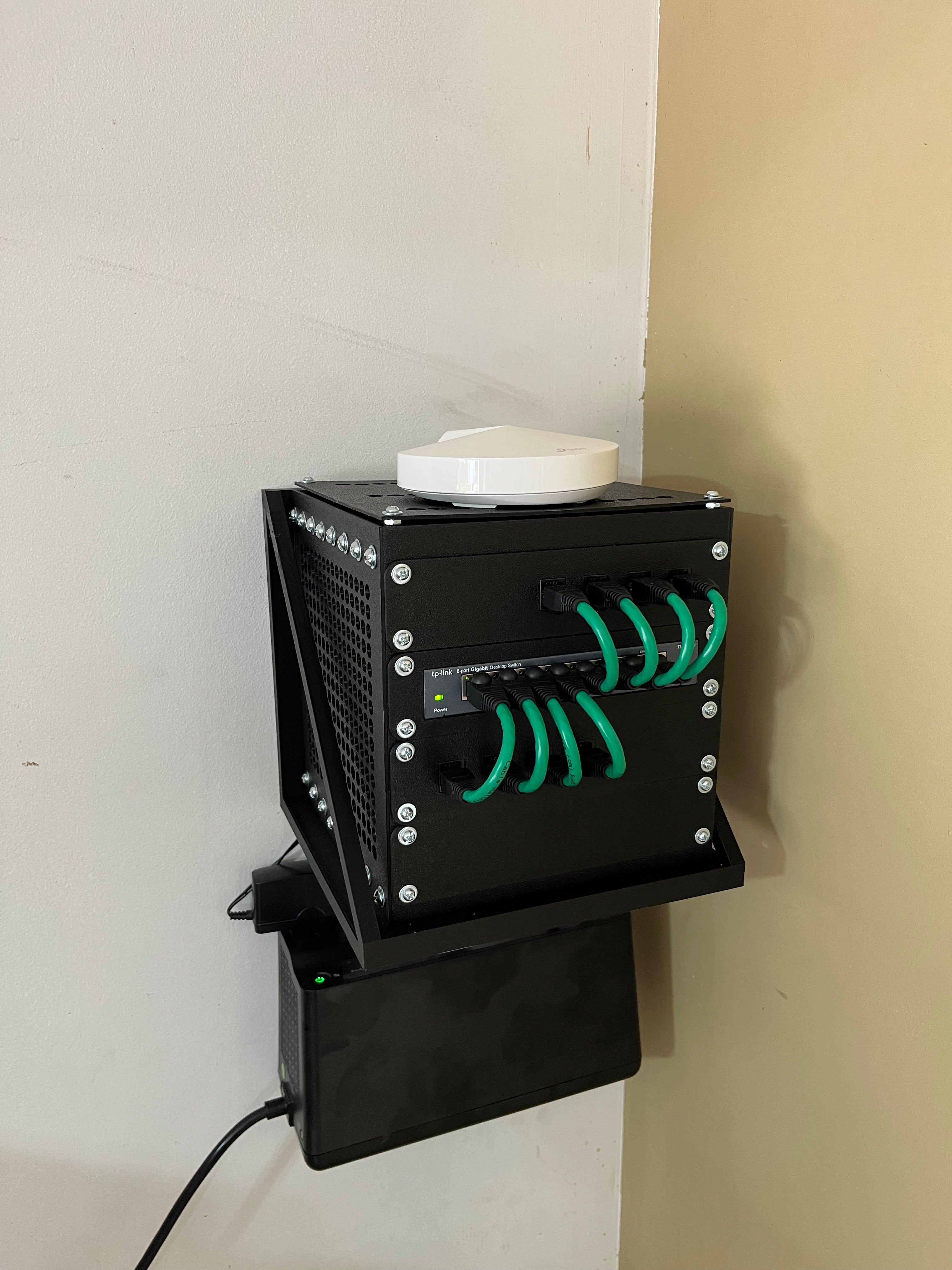 Wall mounting/shelf for Mini server rack