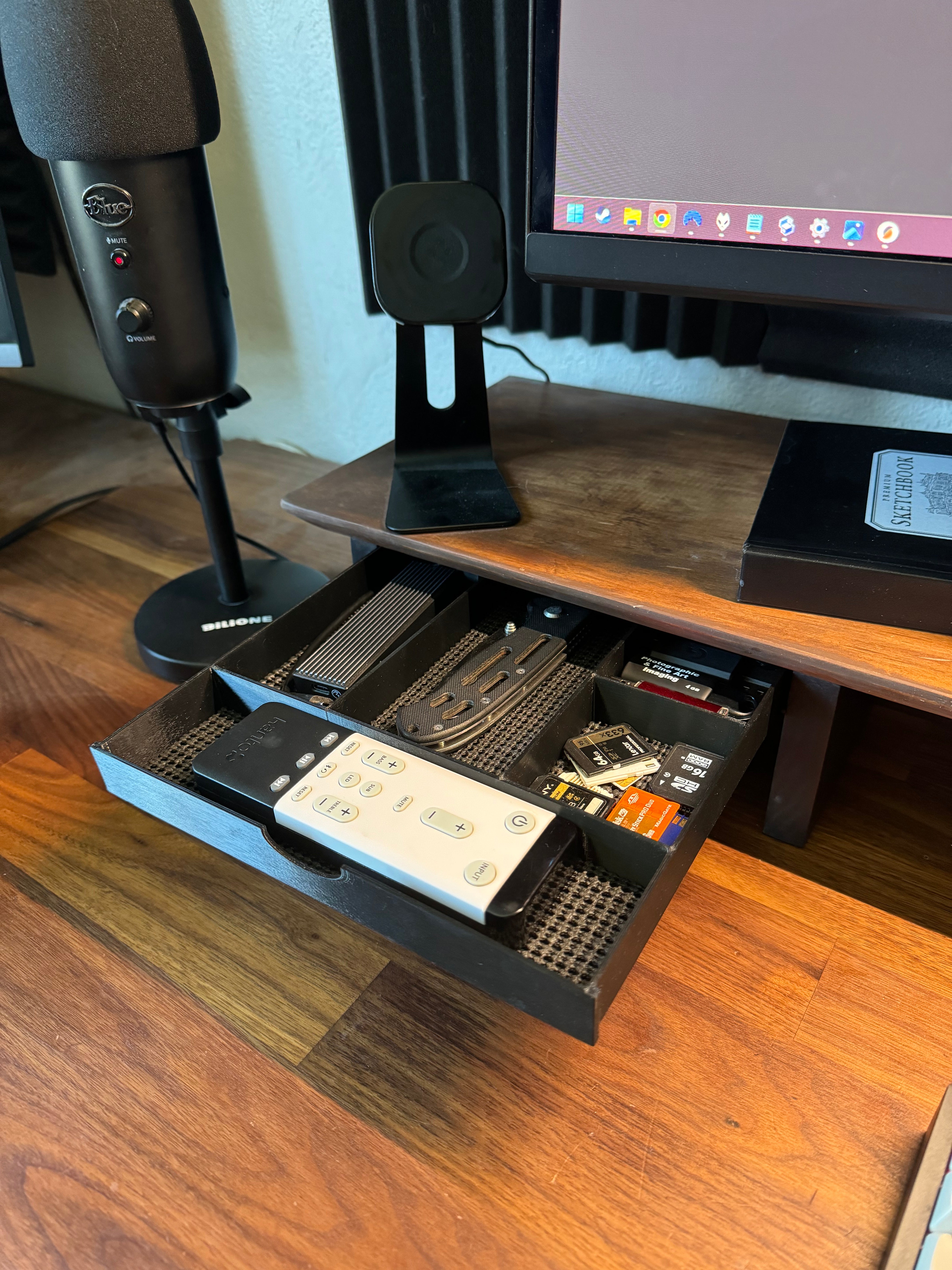 Desk shelf with drawers for storage