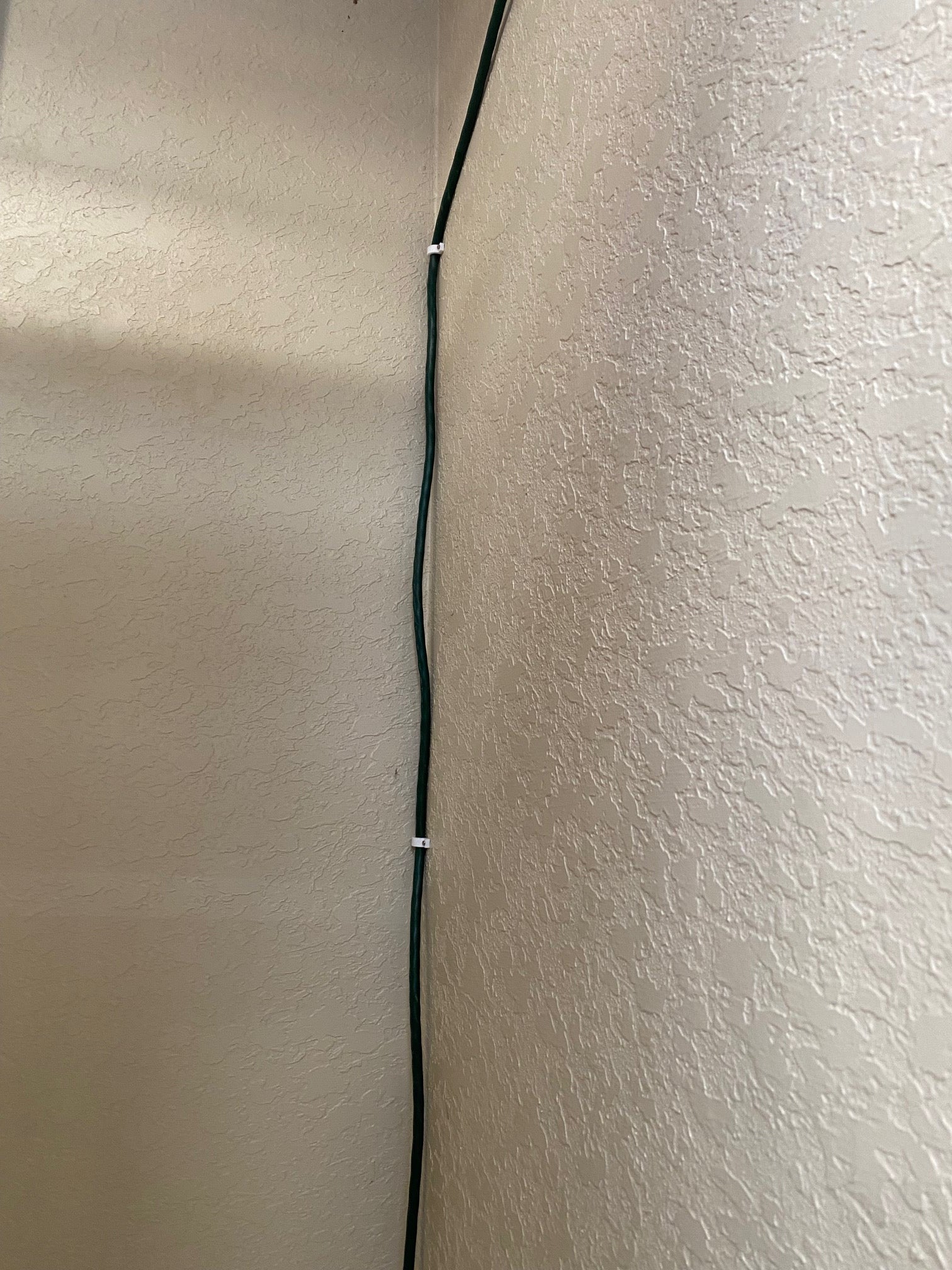 Extension lead wall clip